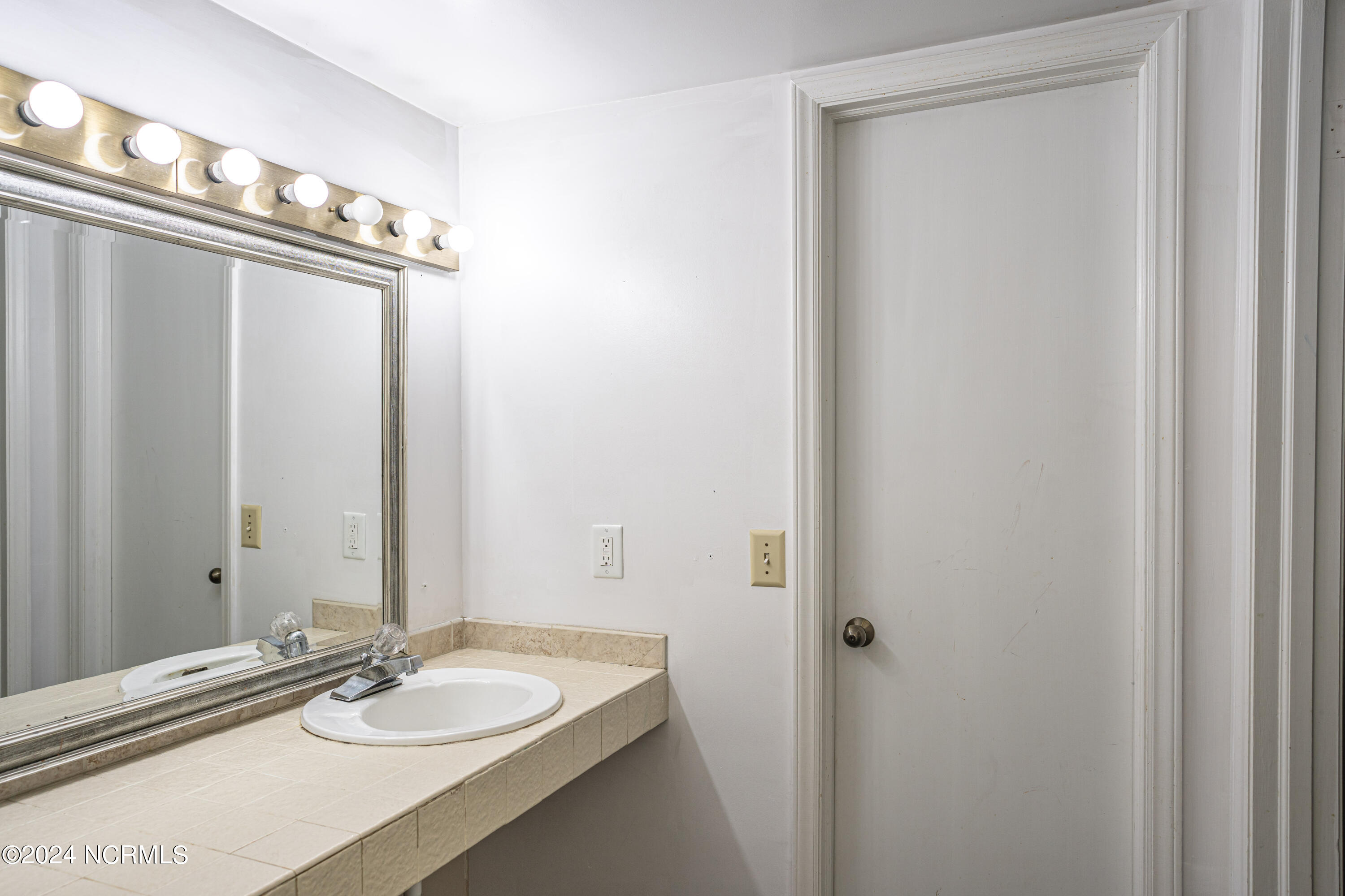 1708 N Poplar Street