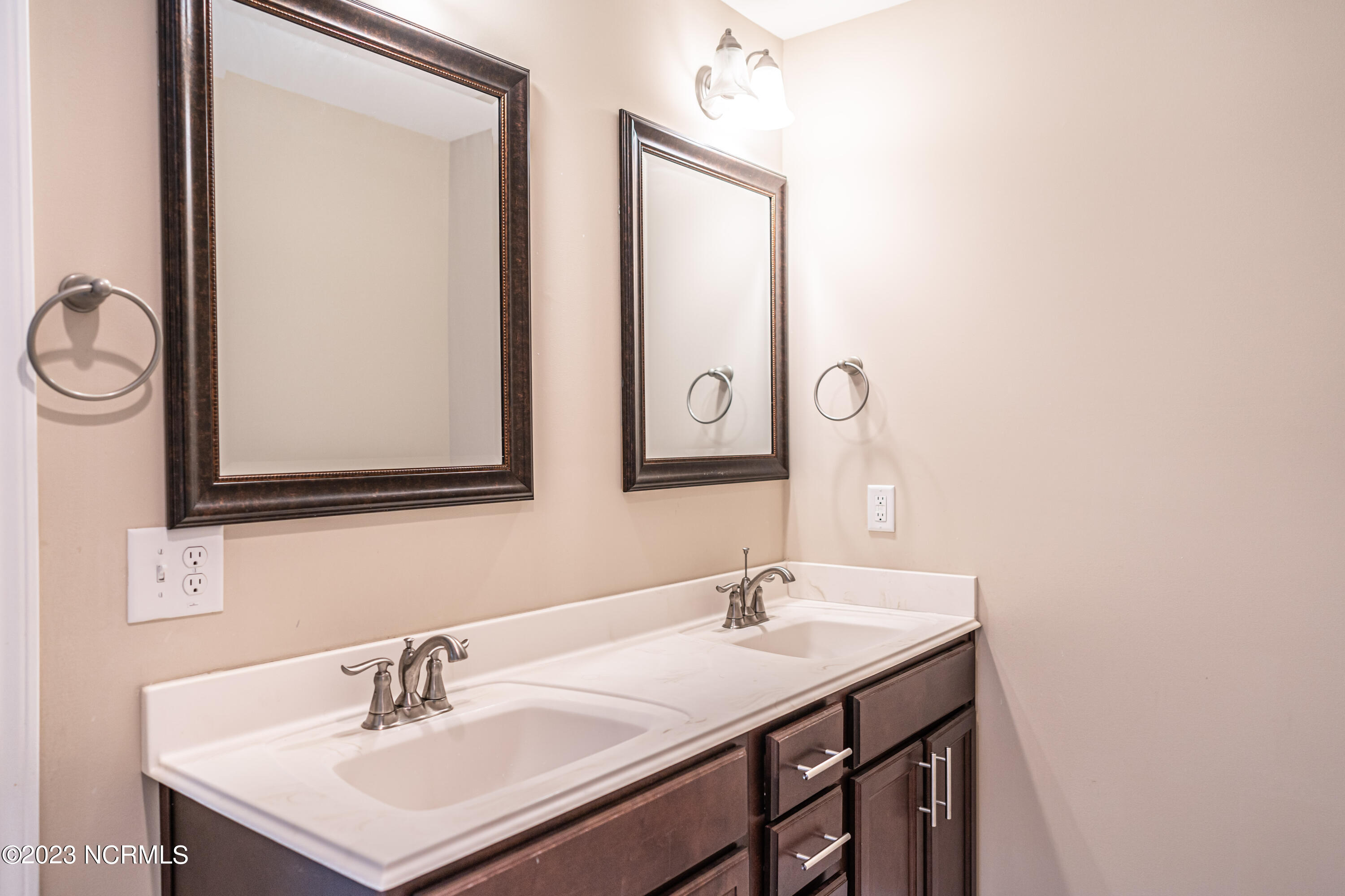 749 Legacy Lakes Way