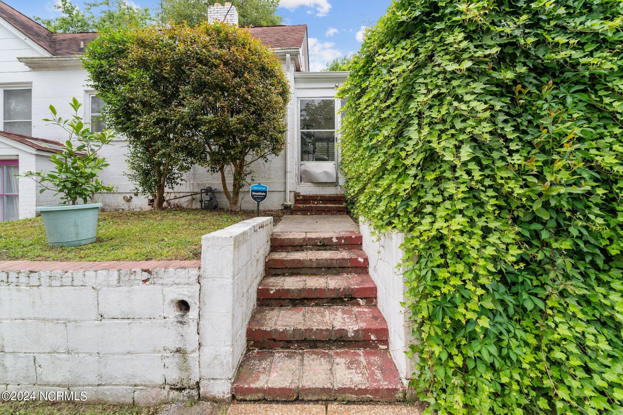 721 N Poplar Street