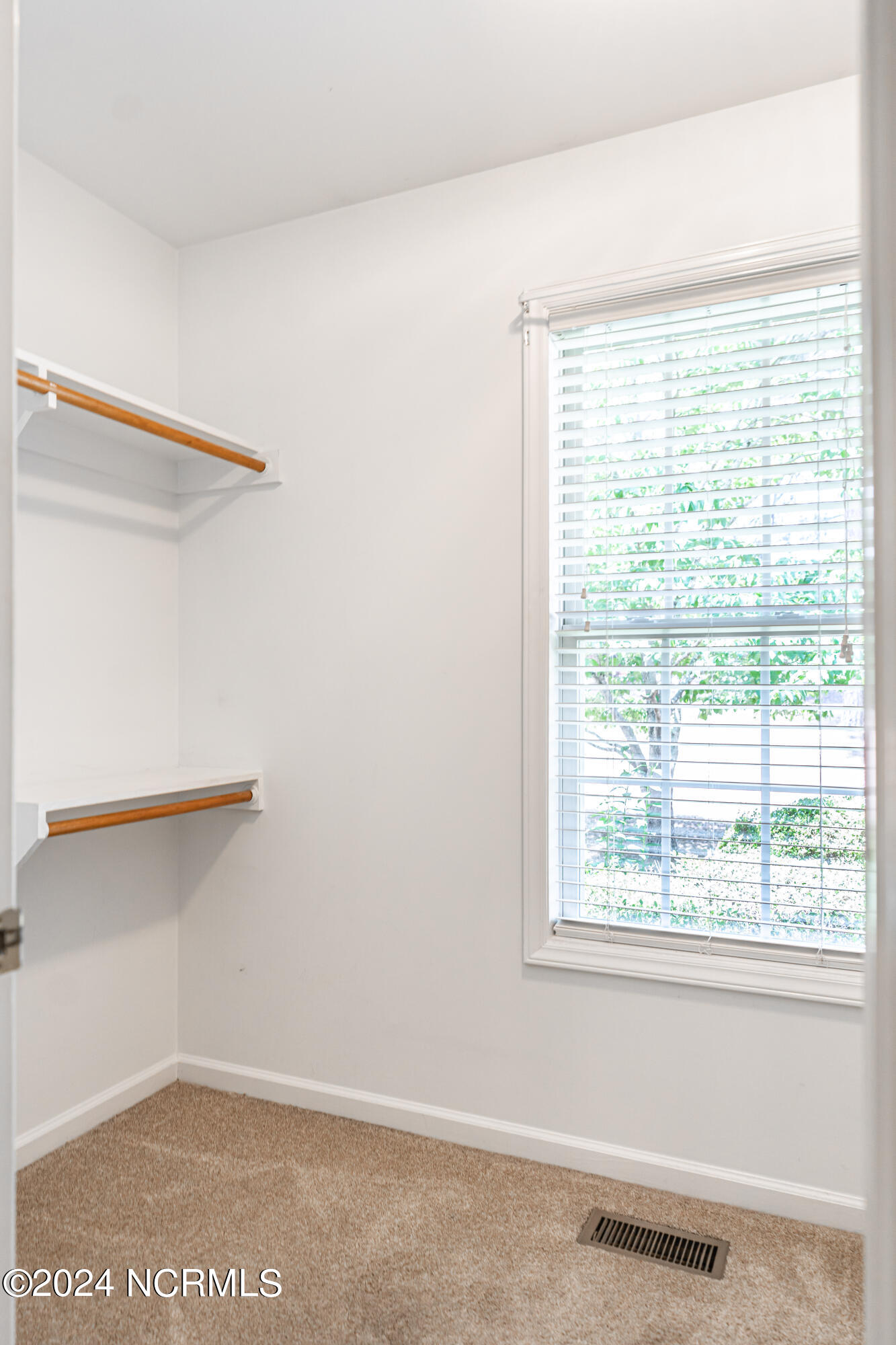 2440 Longleaf Drive W