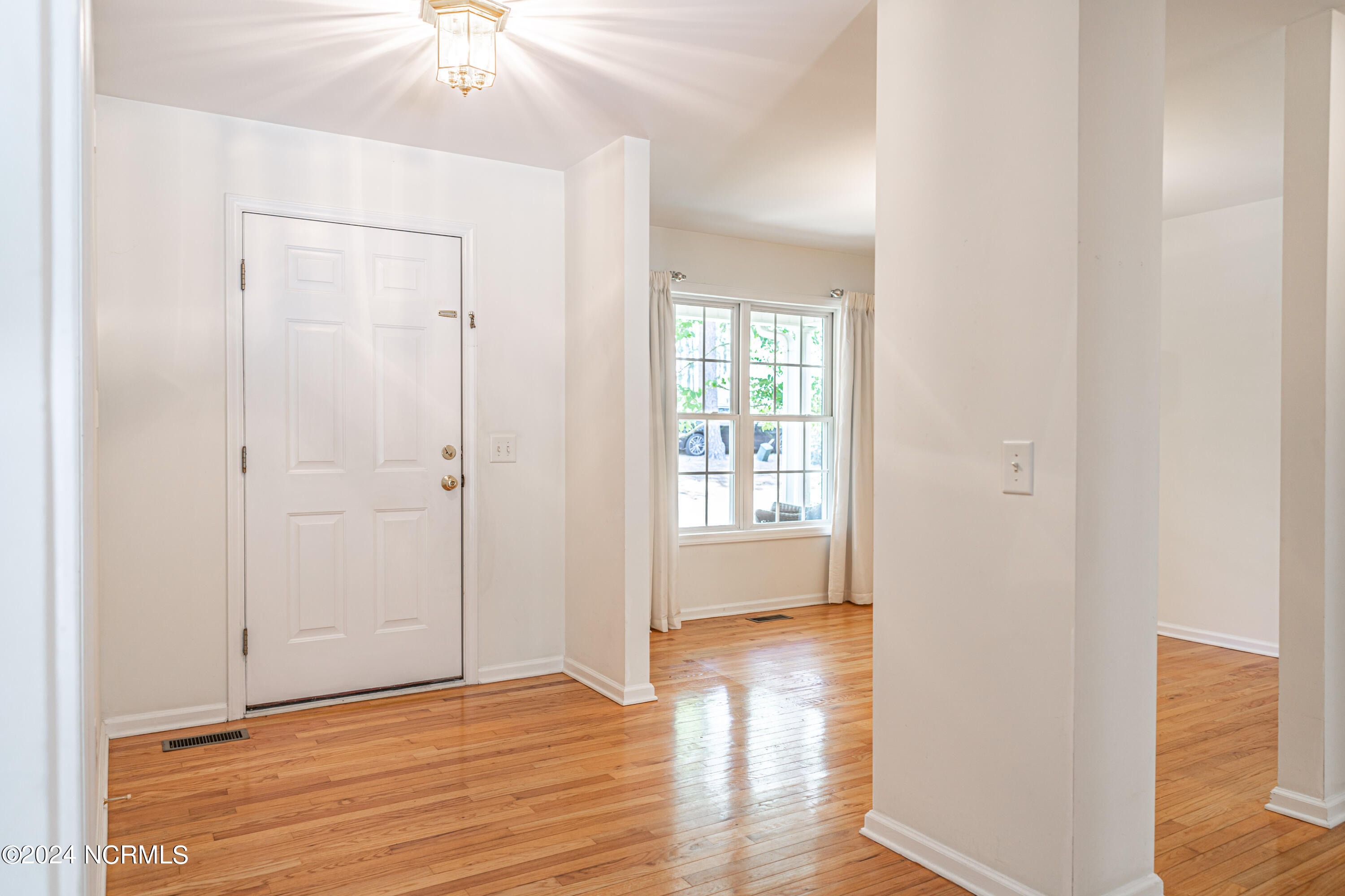 2440 Longleaf Drive W