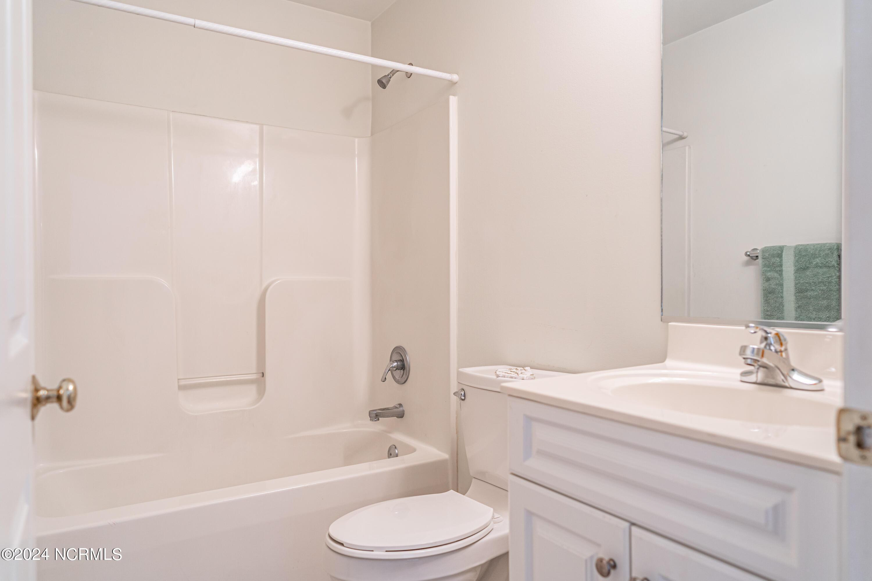 2440 Longleaf Drive W