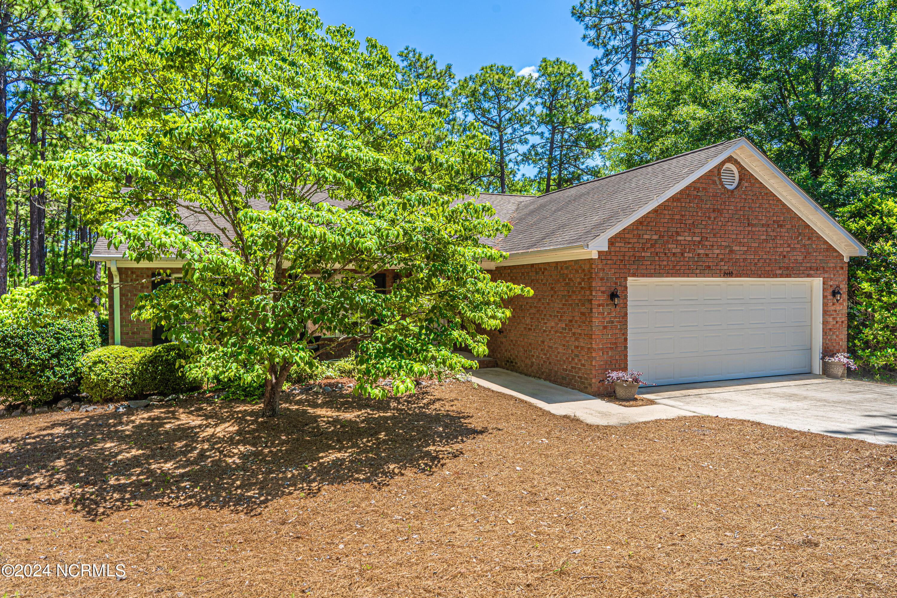 2440 Longleaf Drive W