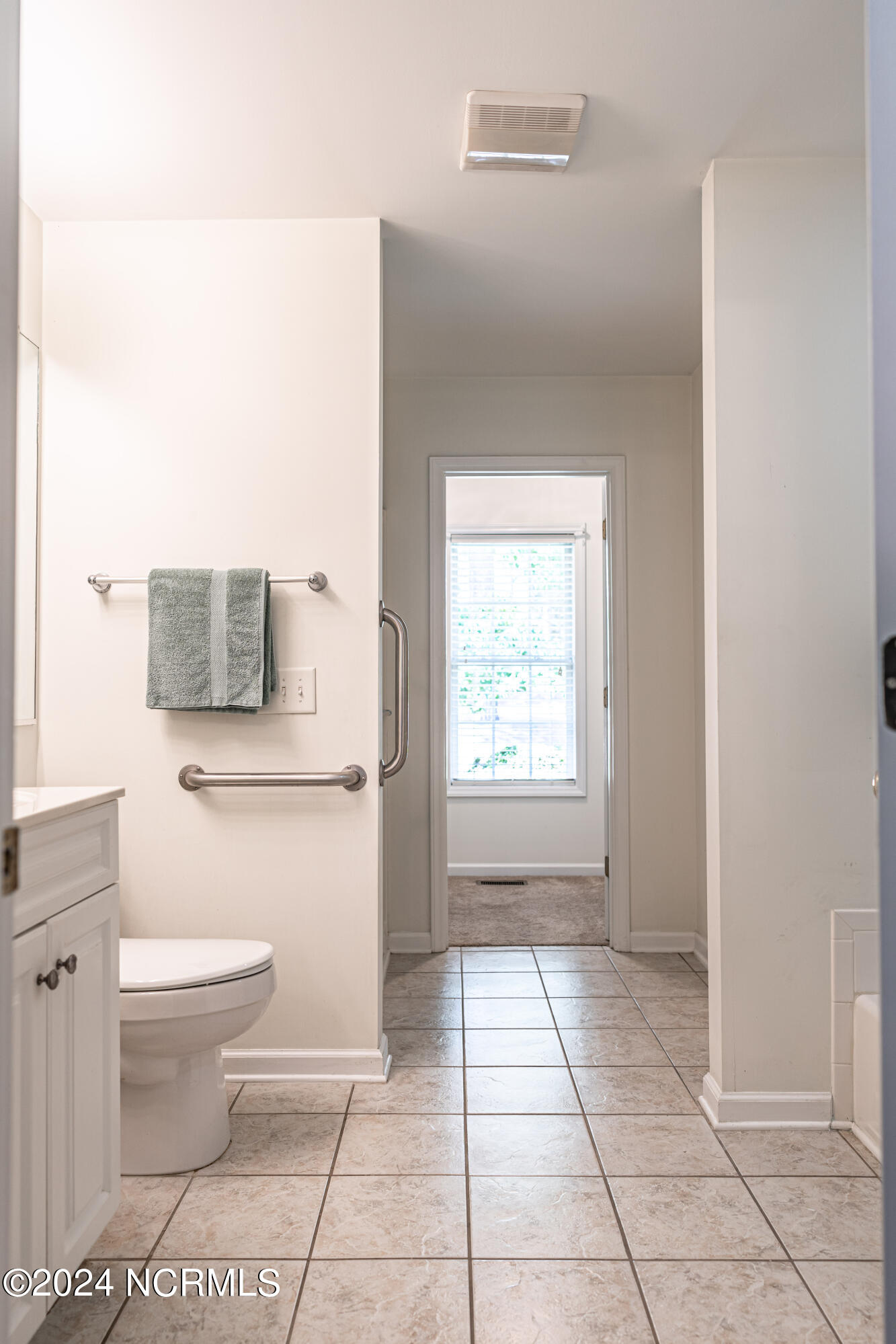 2440 Longleaf Drive W