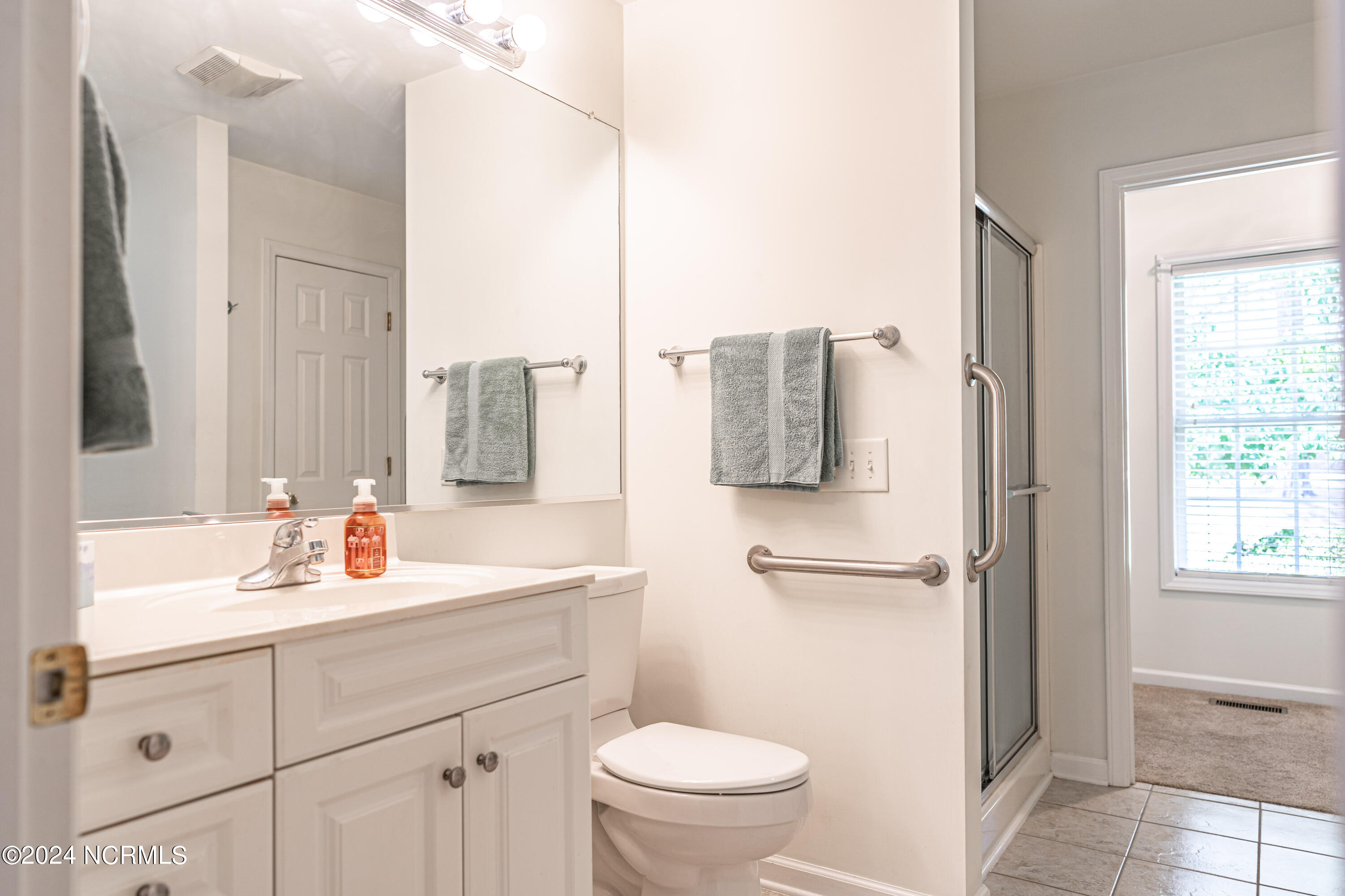 2440 Longleaf Drive W