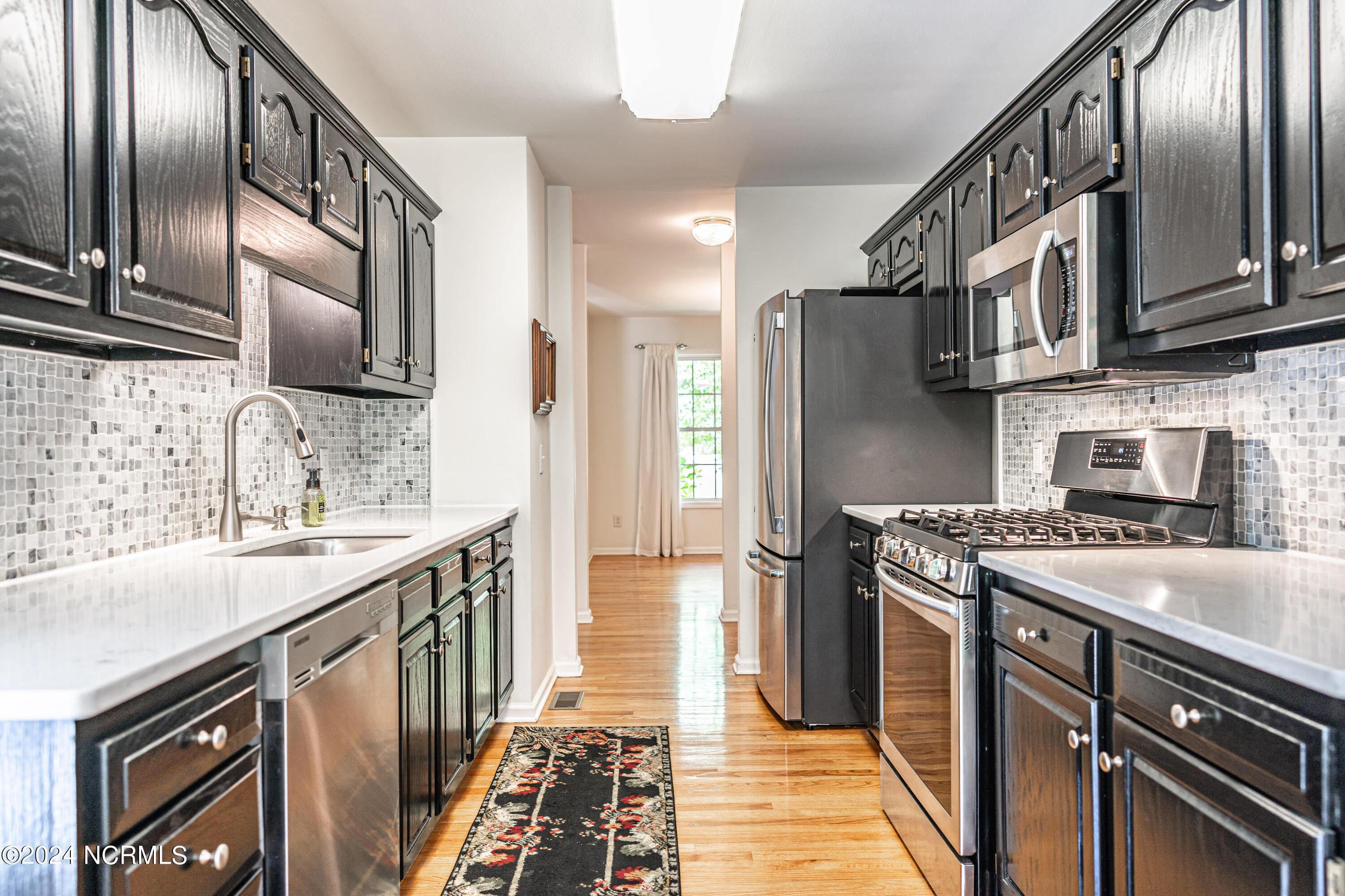 2440 Longleaf Drive W