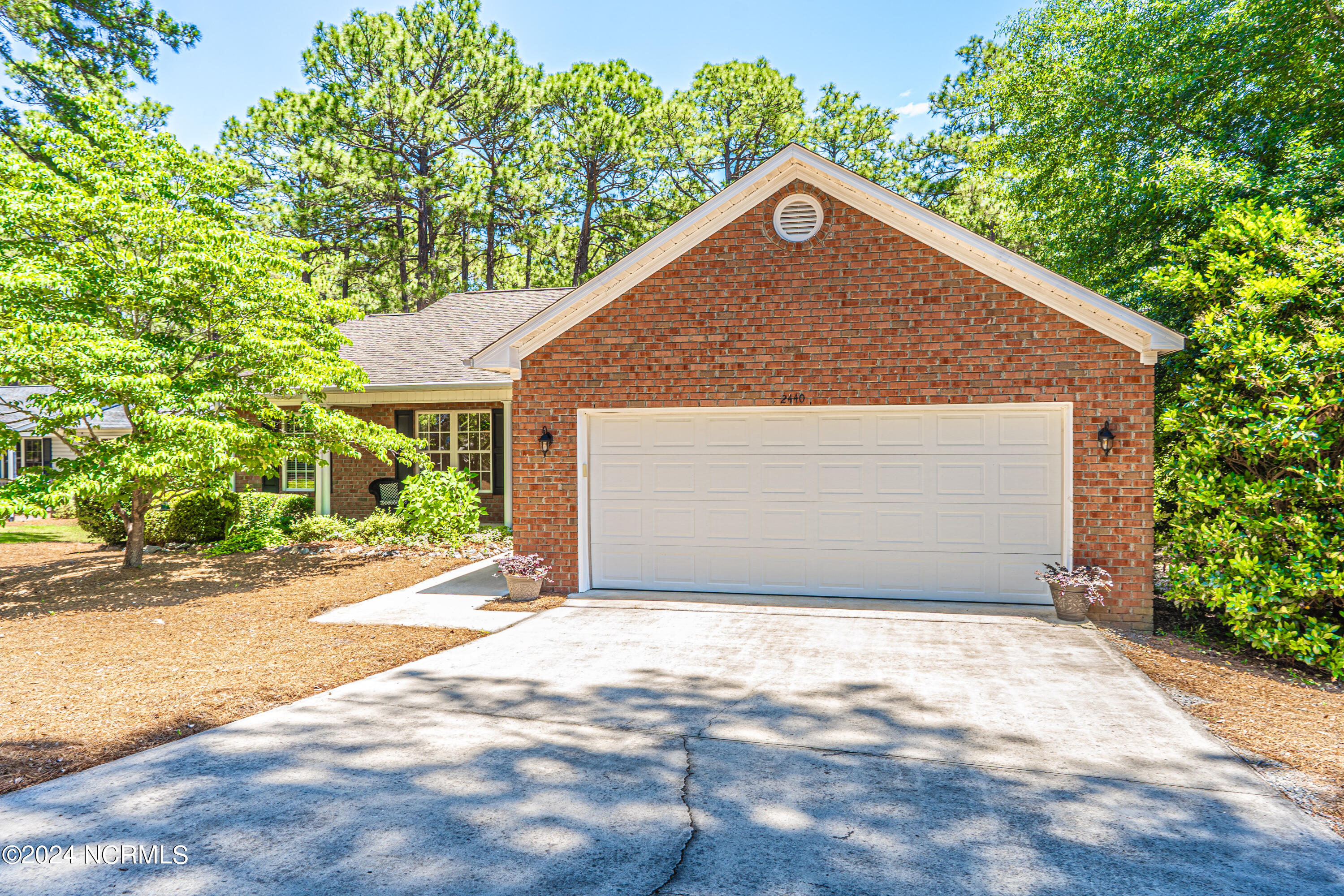 2440 Longleaf Drive W