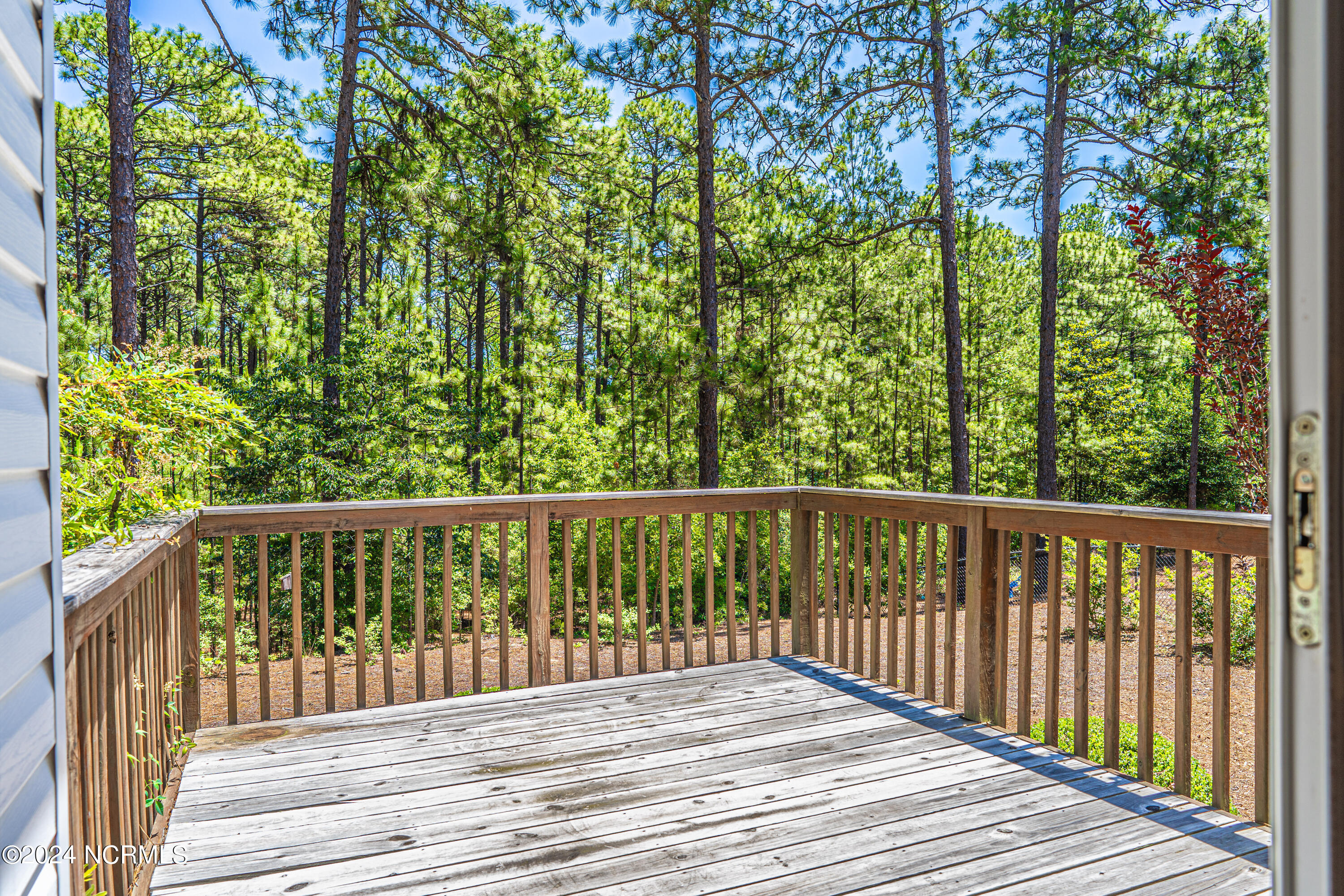 2440 Longleaf Drive W