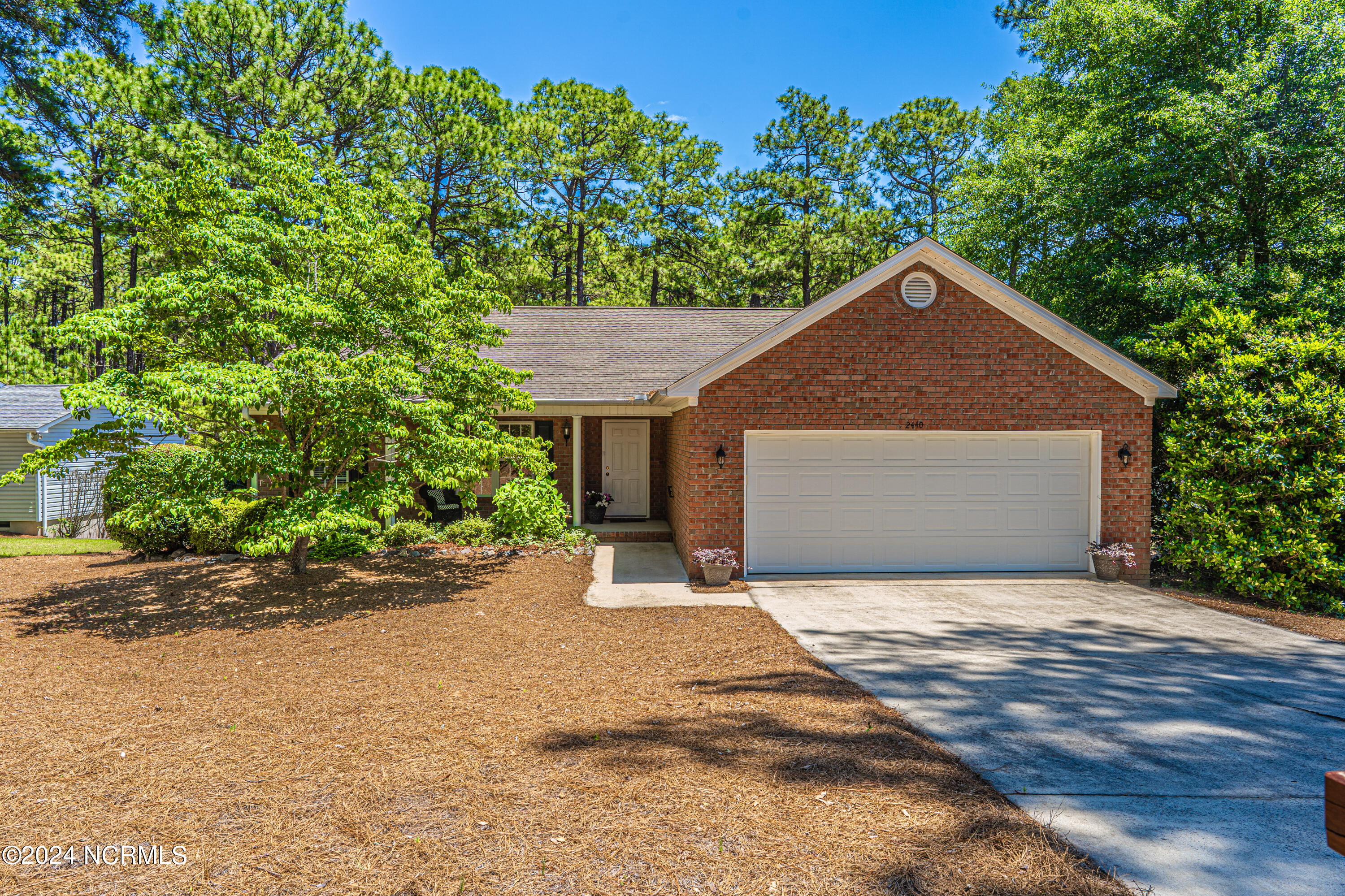 2440 Longleaf Drive W