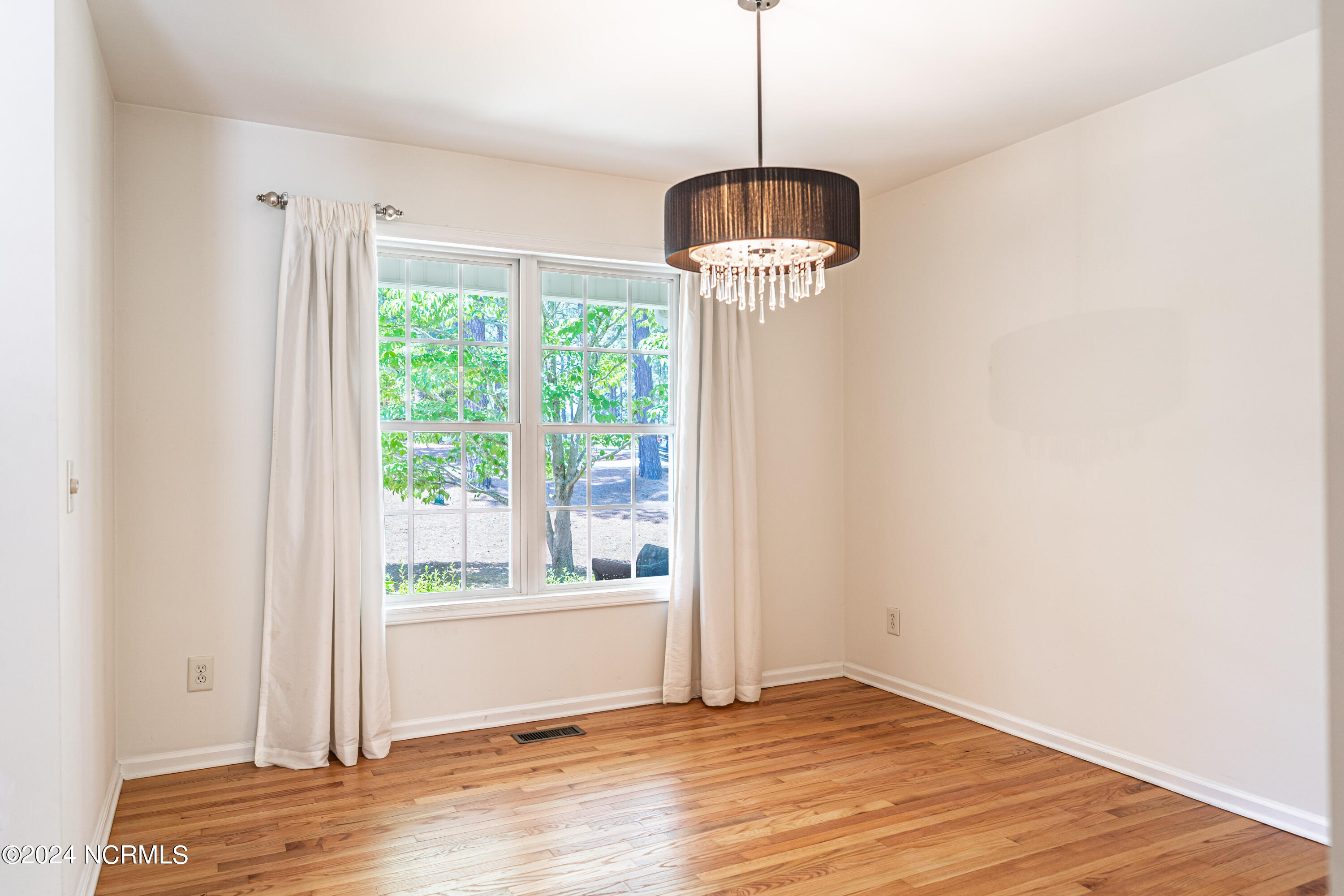 2440 Longleaf Drive W