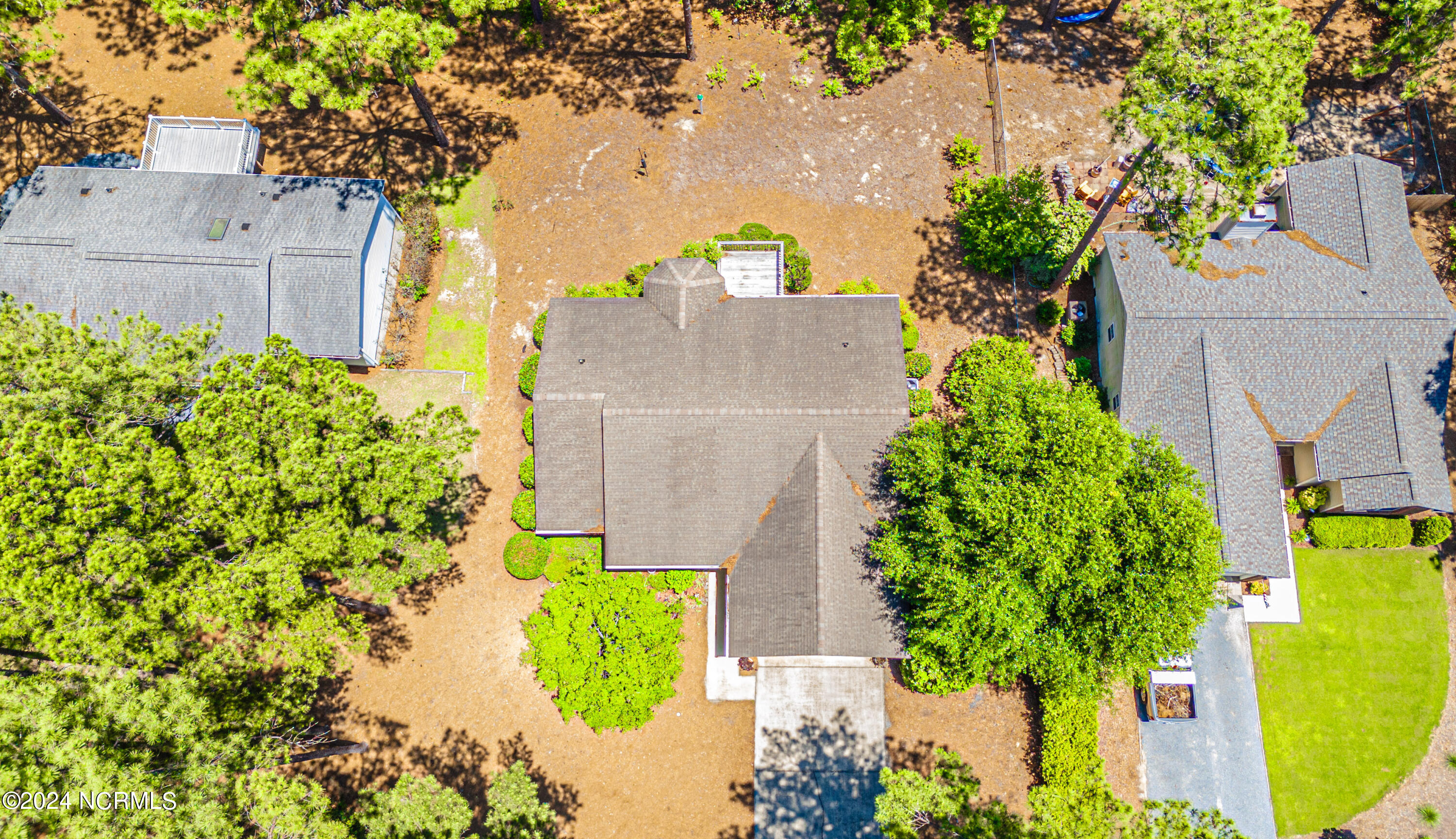 2440 Longleaf Drive W