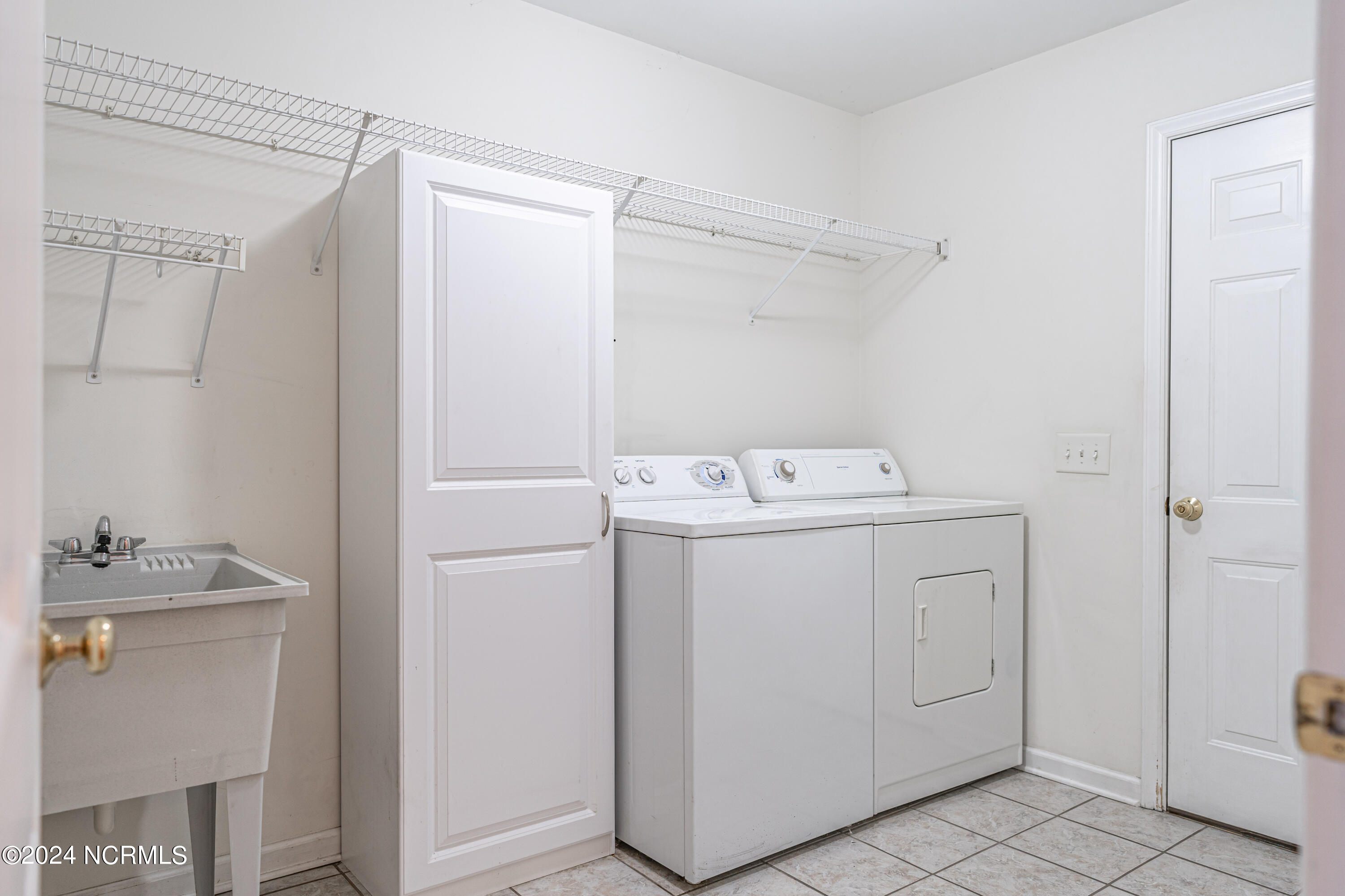 2440 Longleaf Drive W