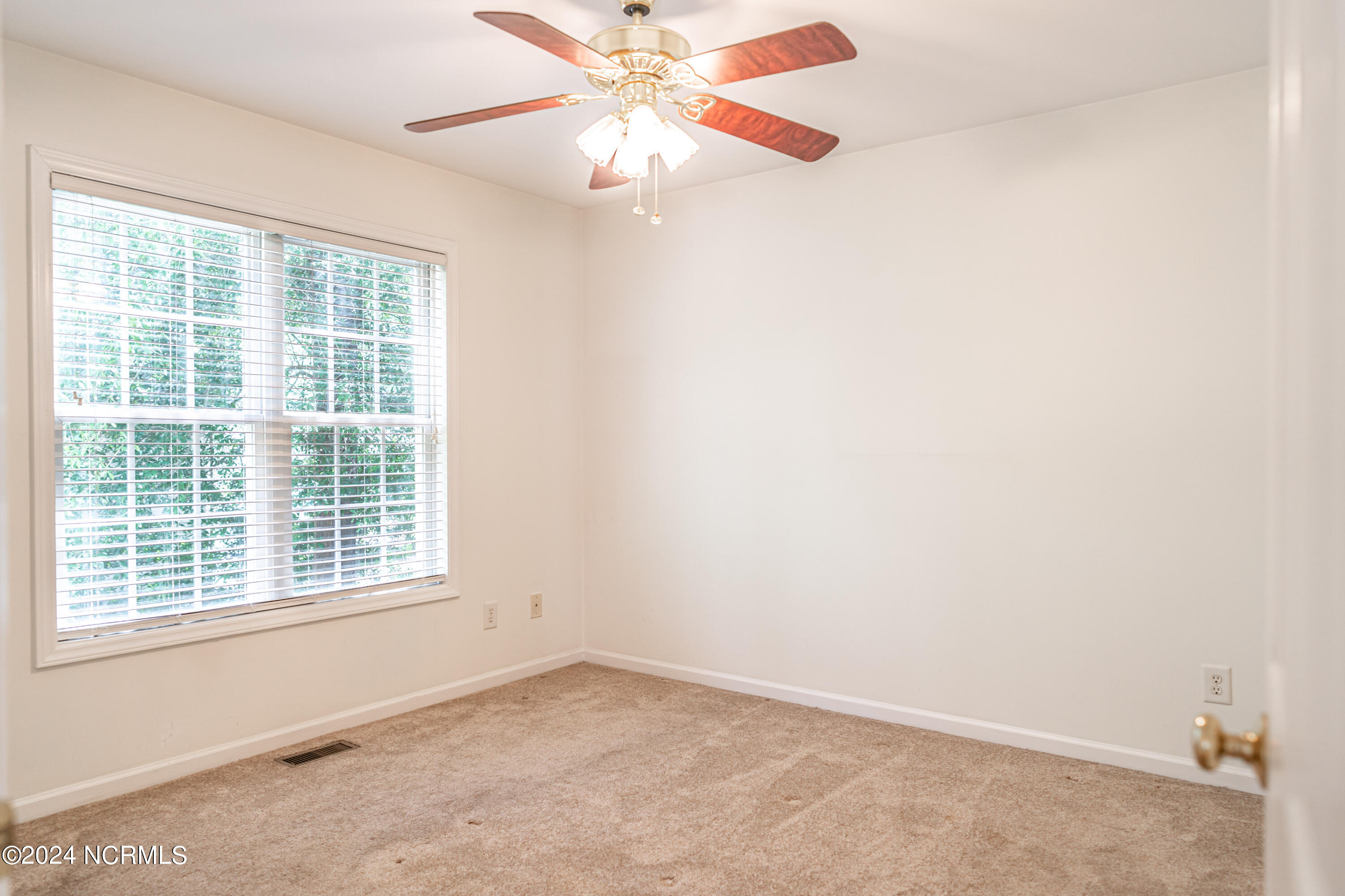 2440 Longleaf Drive W