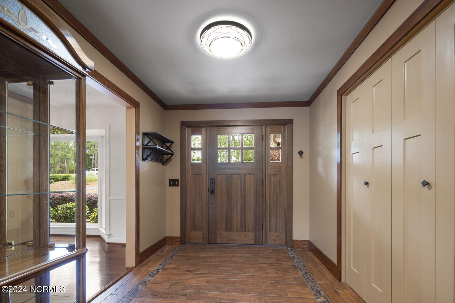 5 Interlachon Lane