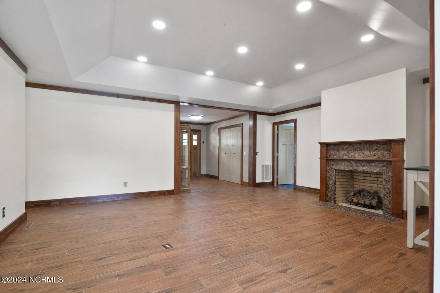 5 Interlachon Lane