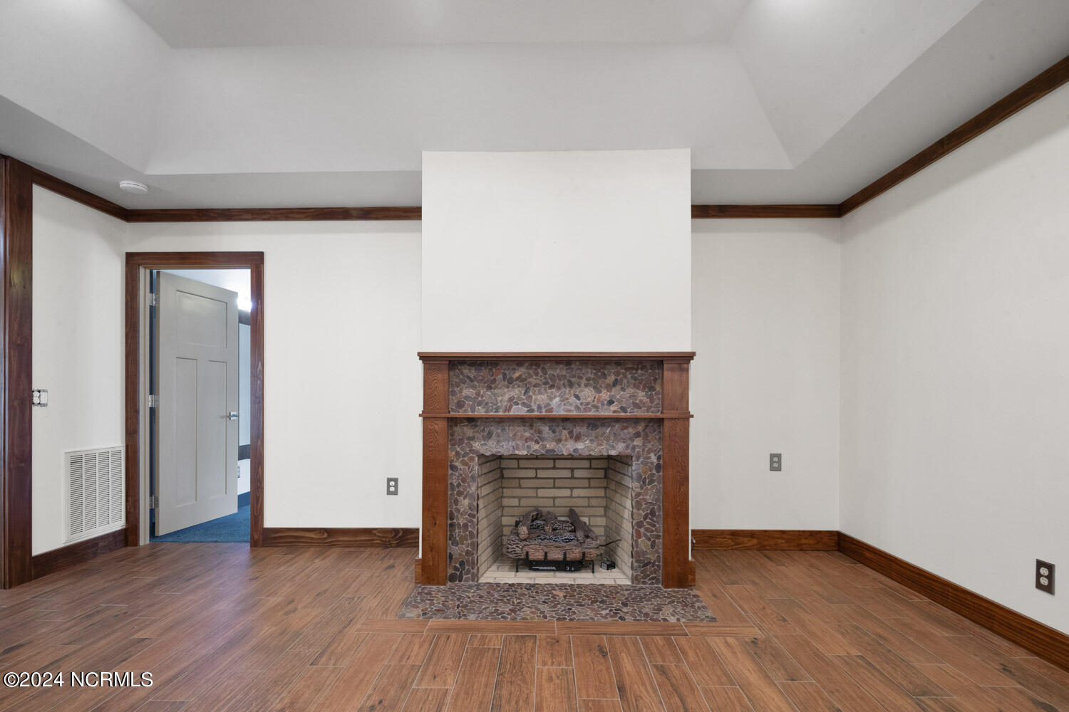5 Interlachon Lane