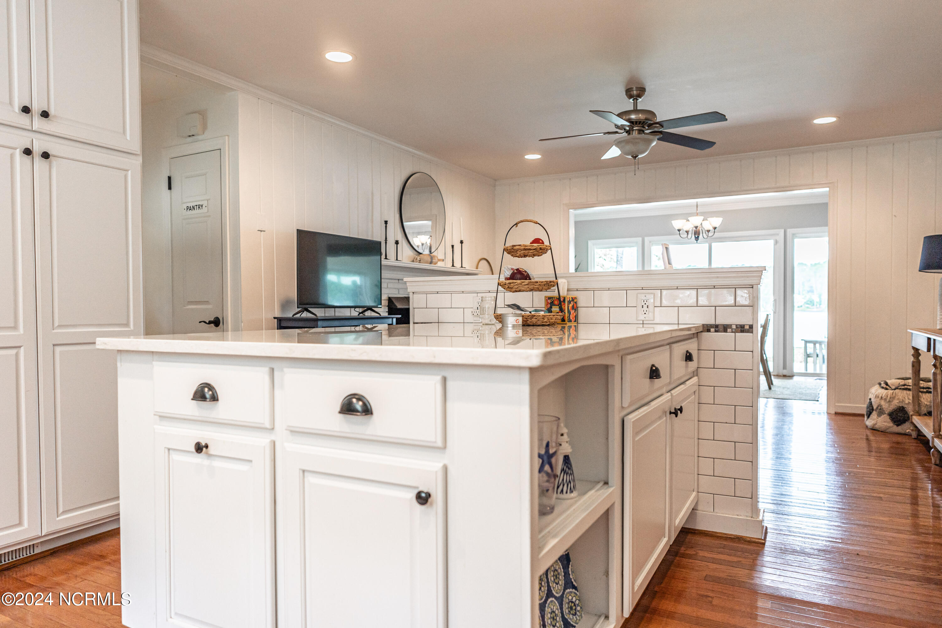 28 S Lakeshore Drive