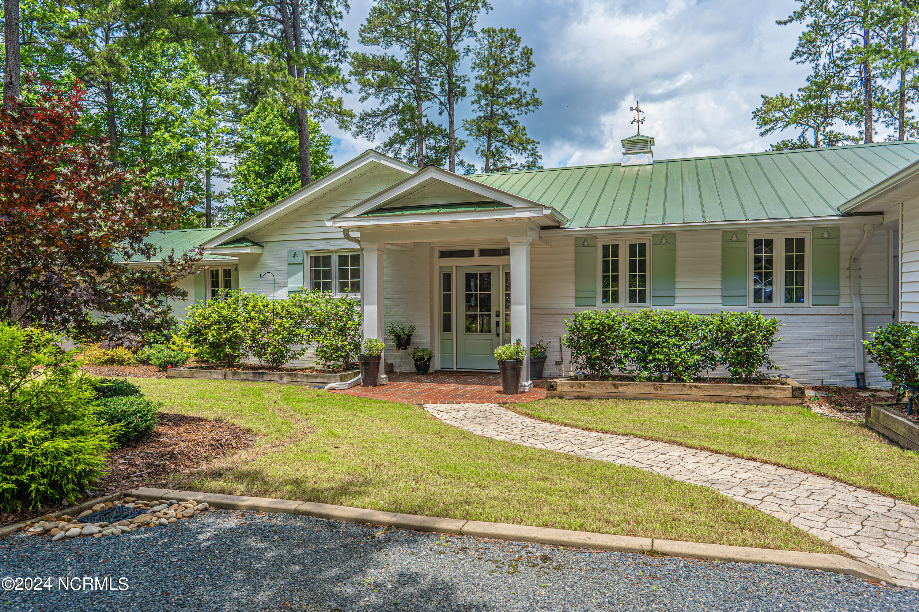 28 S Lakeshore Drive