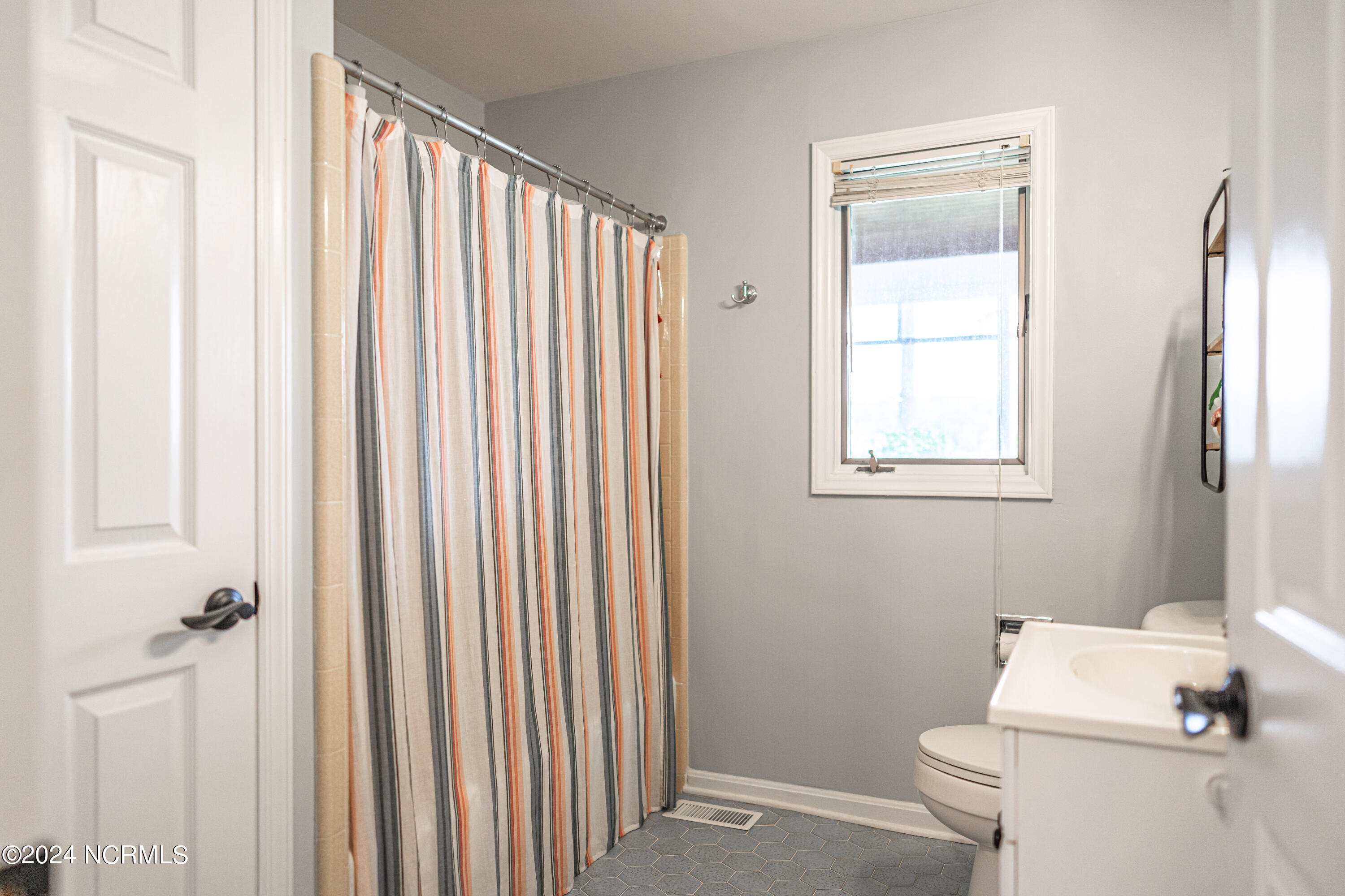 28 S Lakeshore Drive