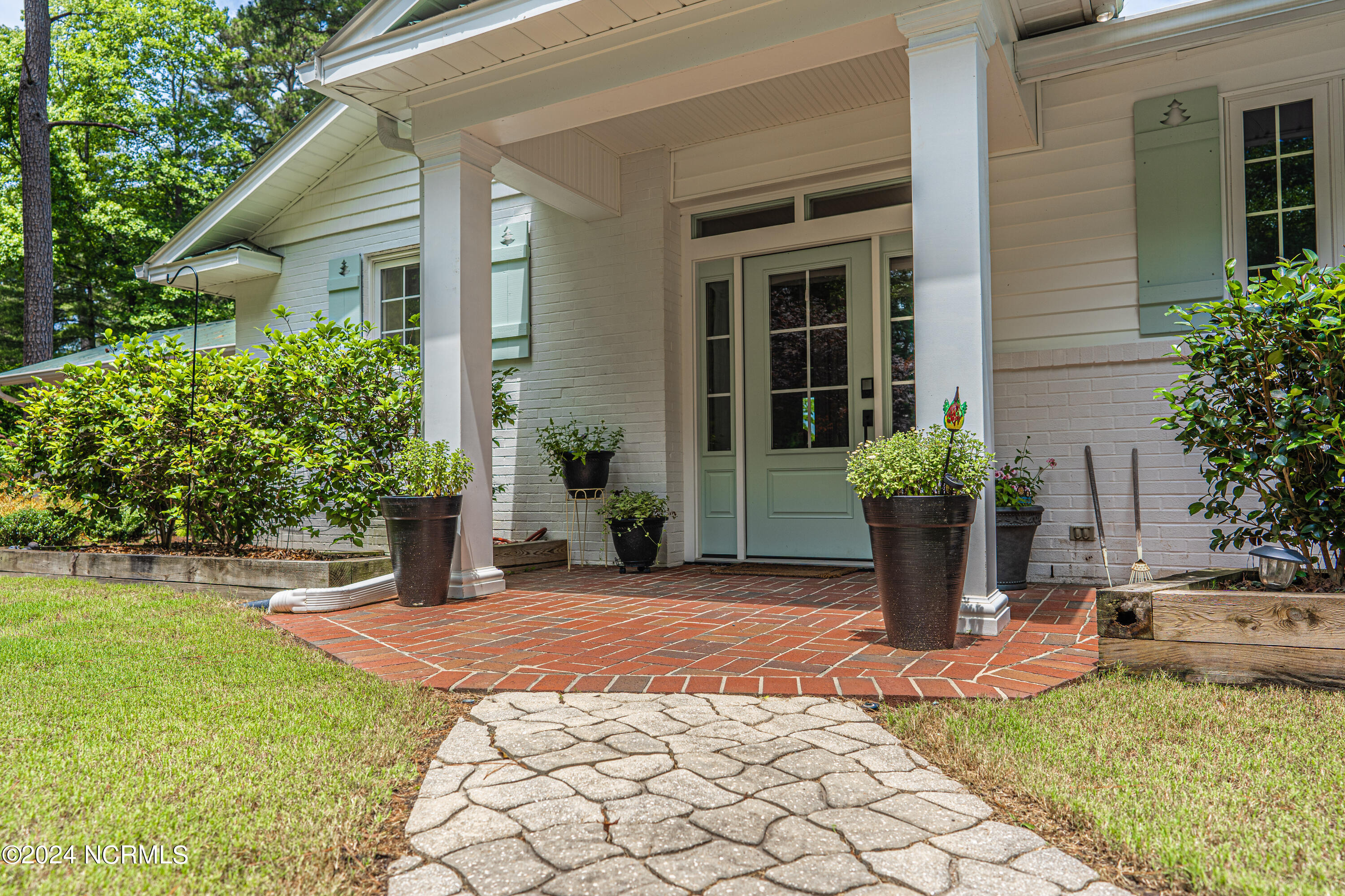 28 S Lakeshore Drive