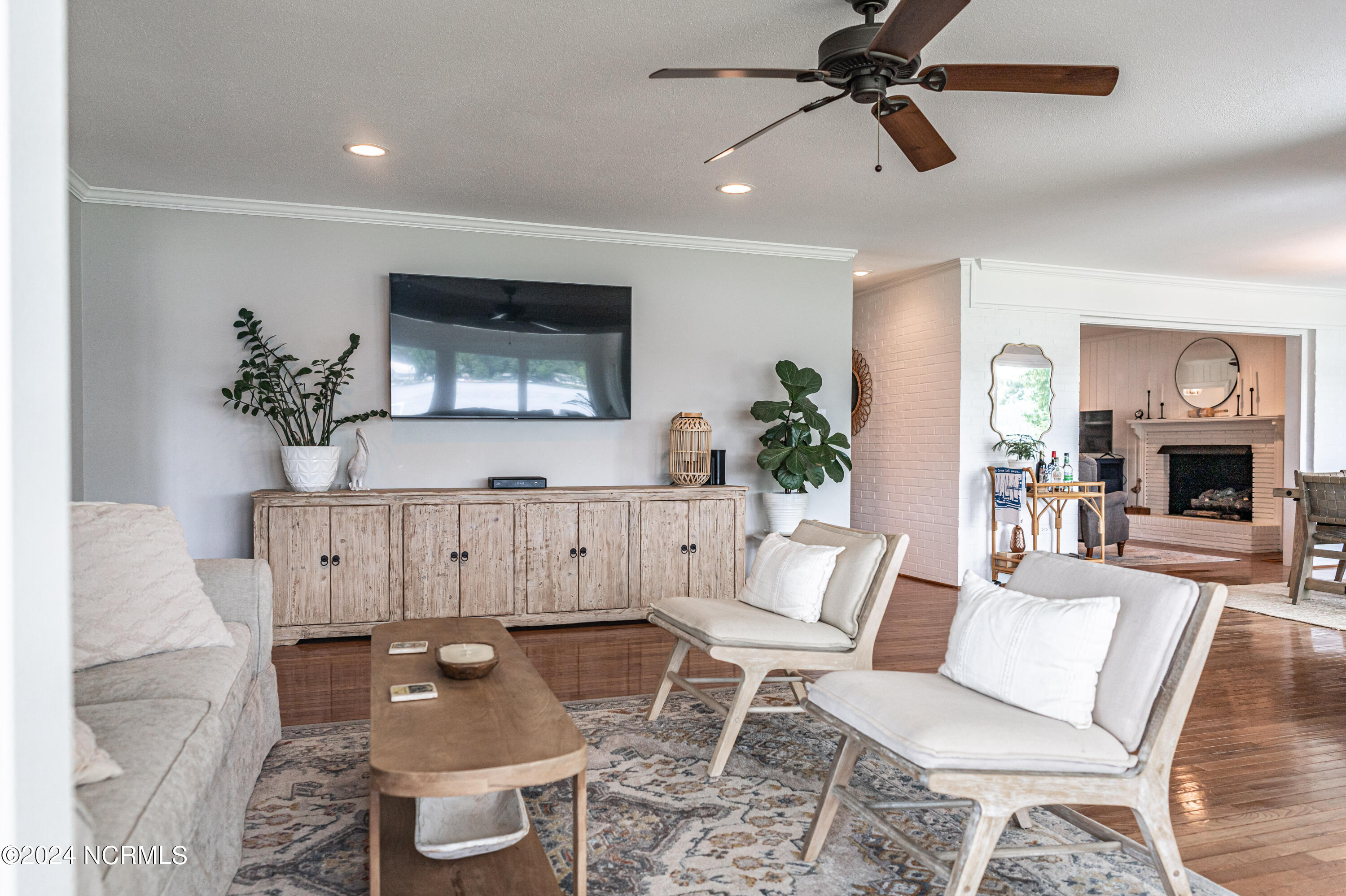 28 S Lakeshore Drive