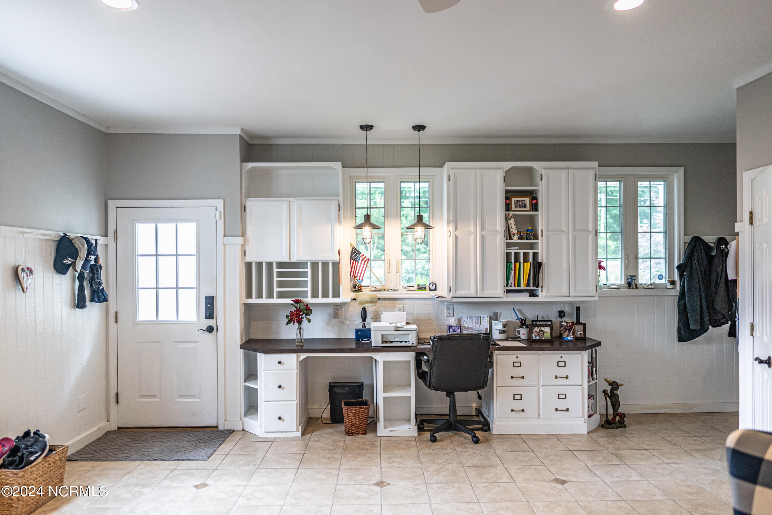 28 S Lakeshore Drive