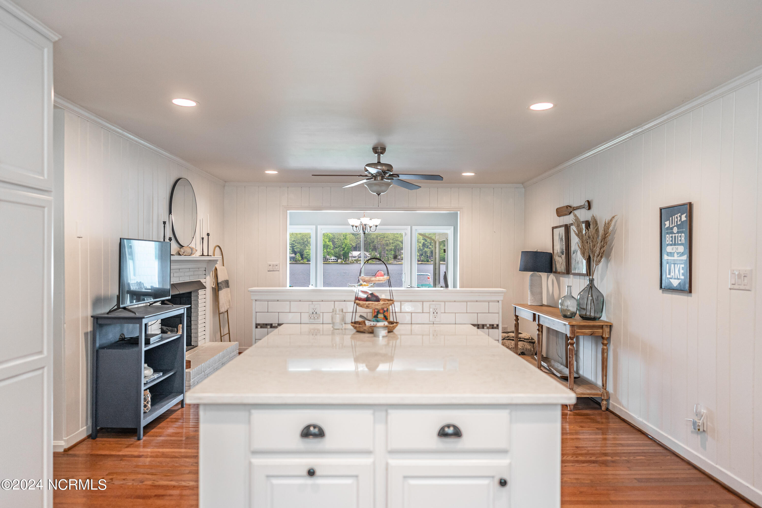 28 S Lakeshore Drive