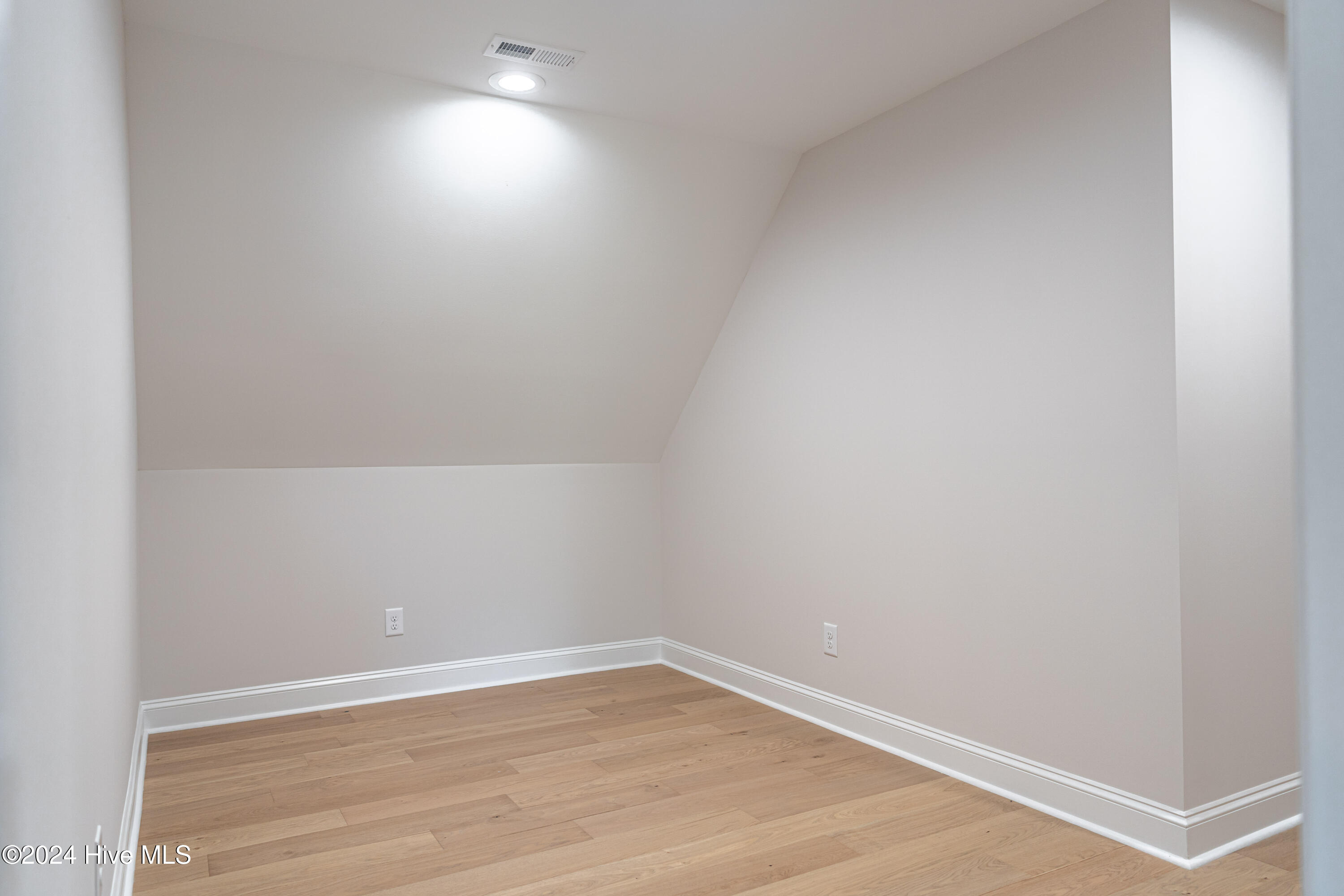 4 Maidstone Court