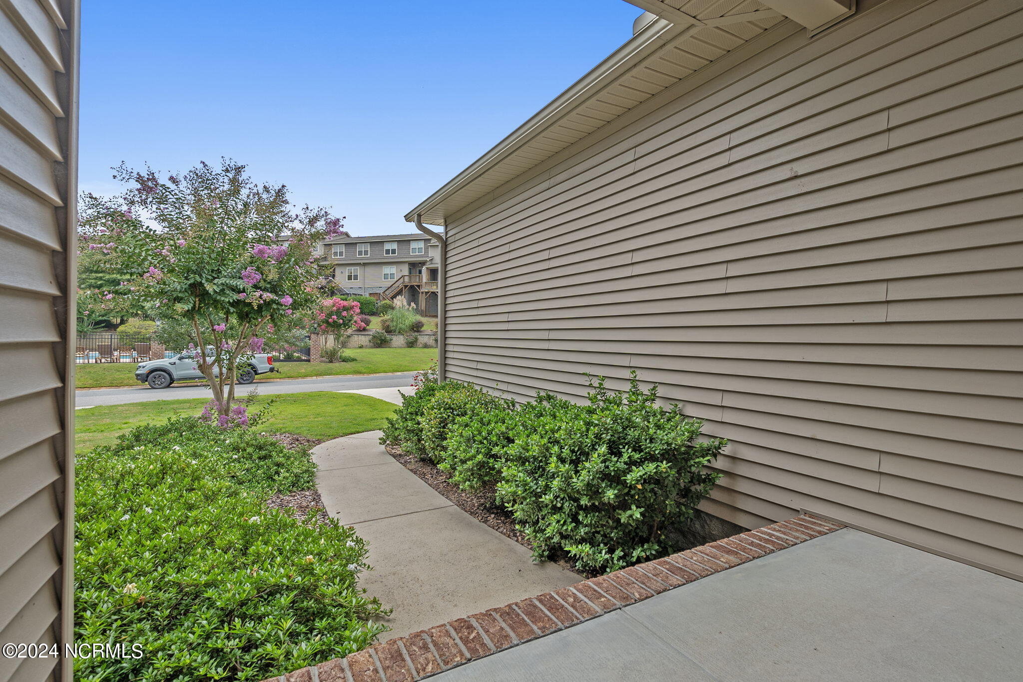 76 Cypress Creek