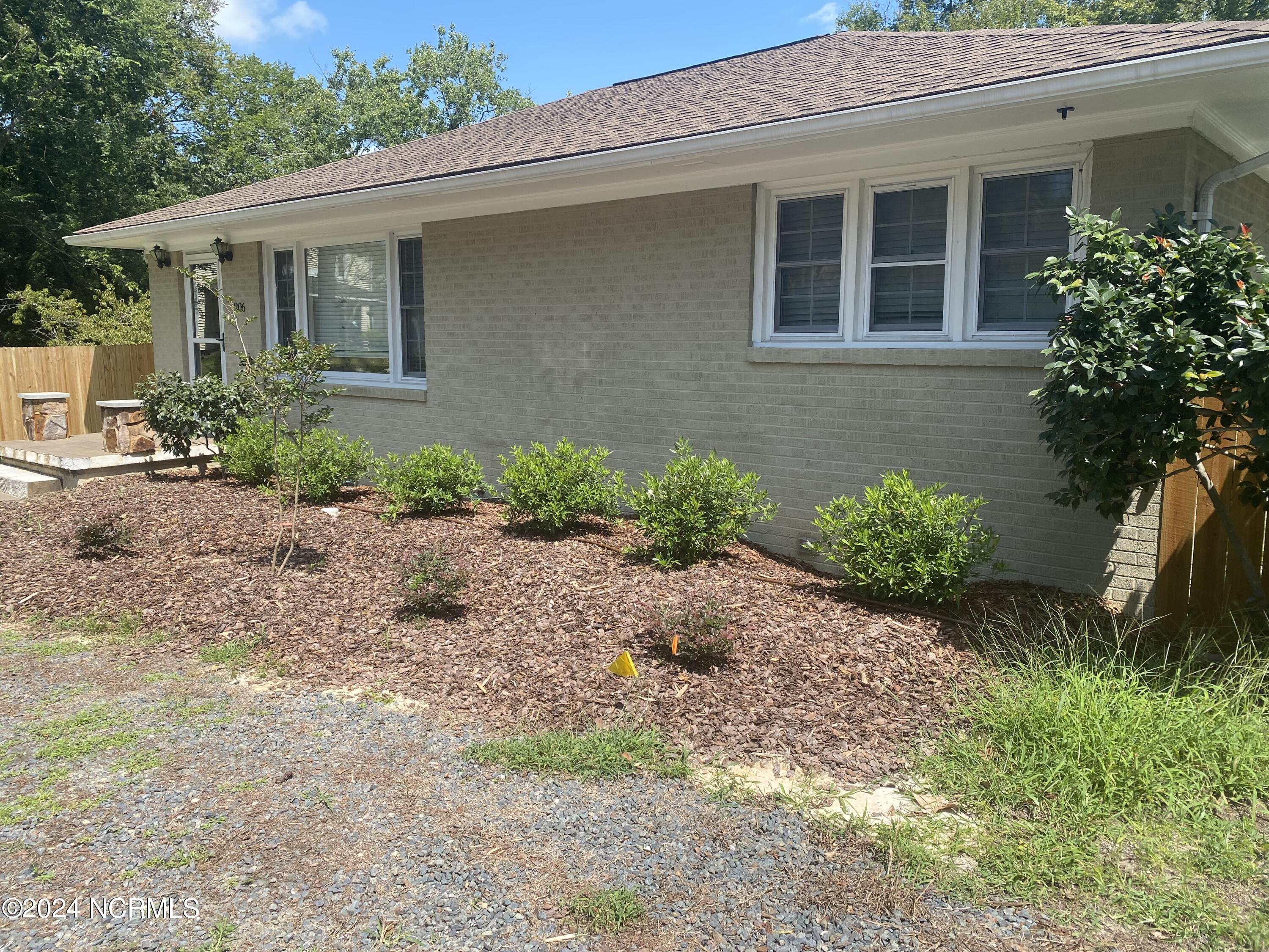 206 W Barrett Street