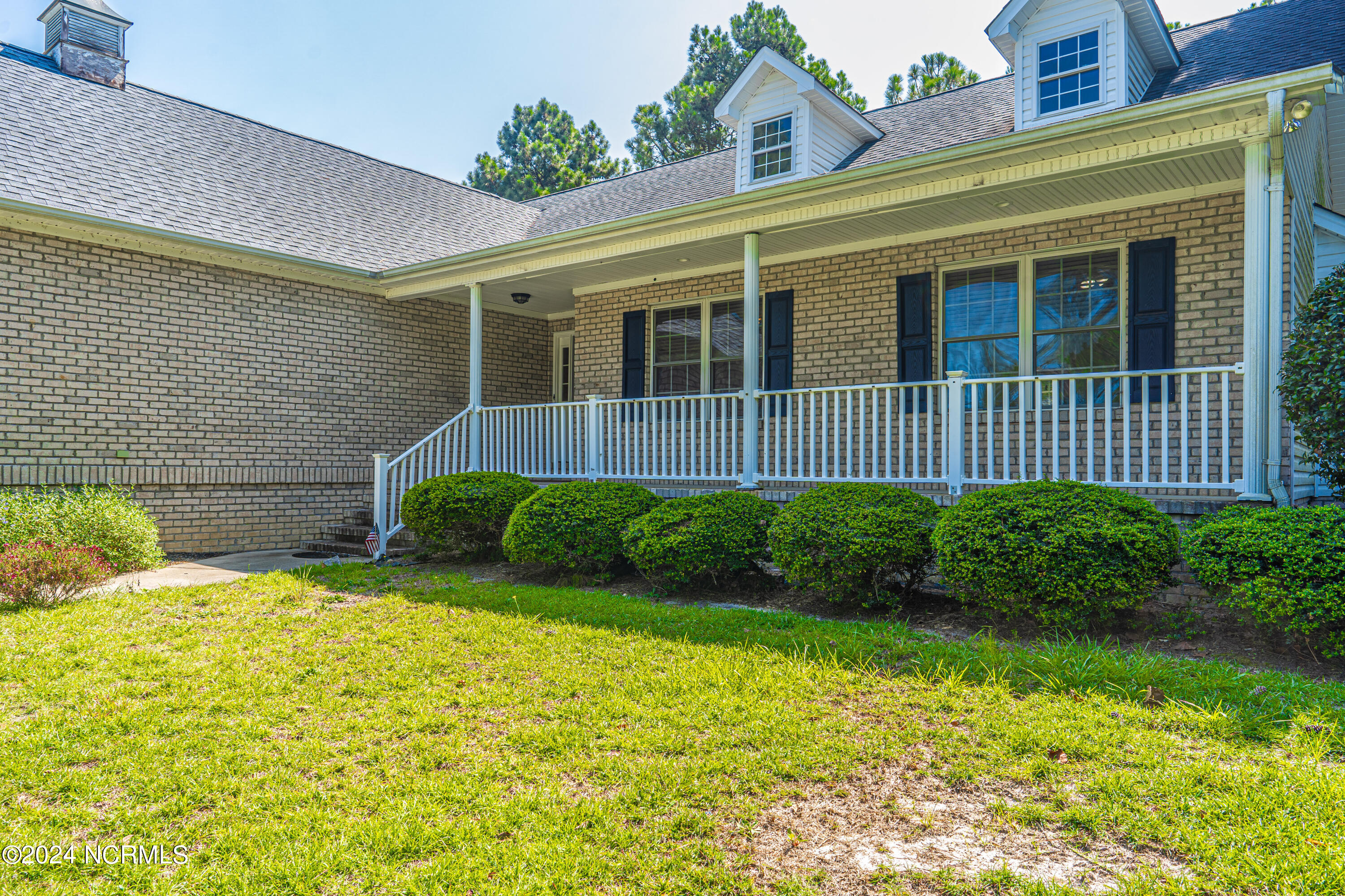 380 Queens Cove Way