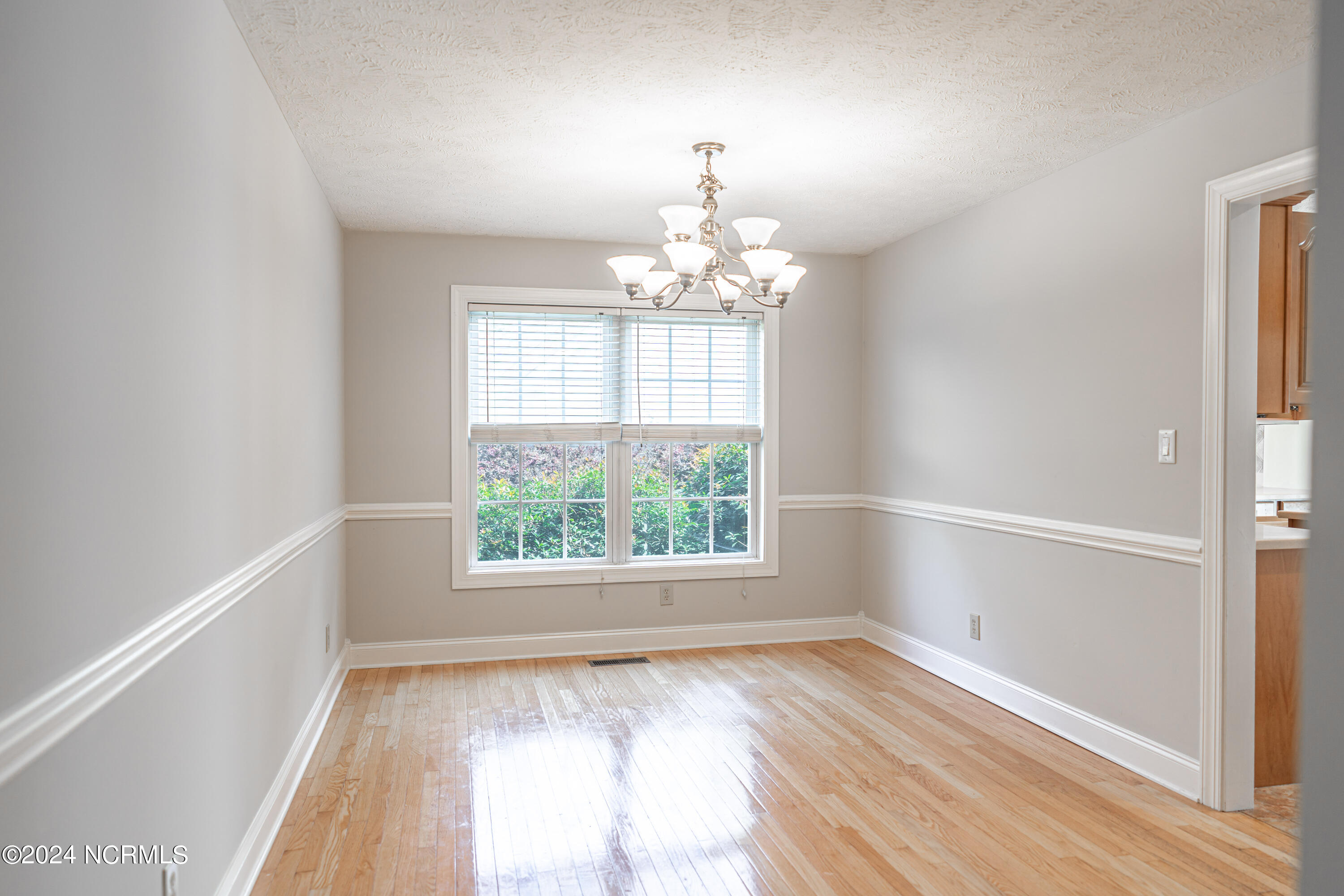 380 Queens Cove Way