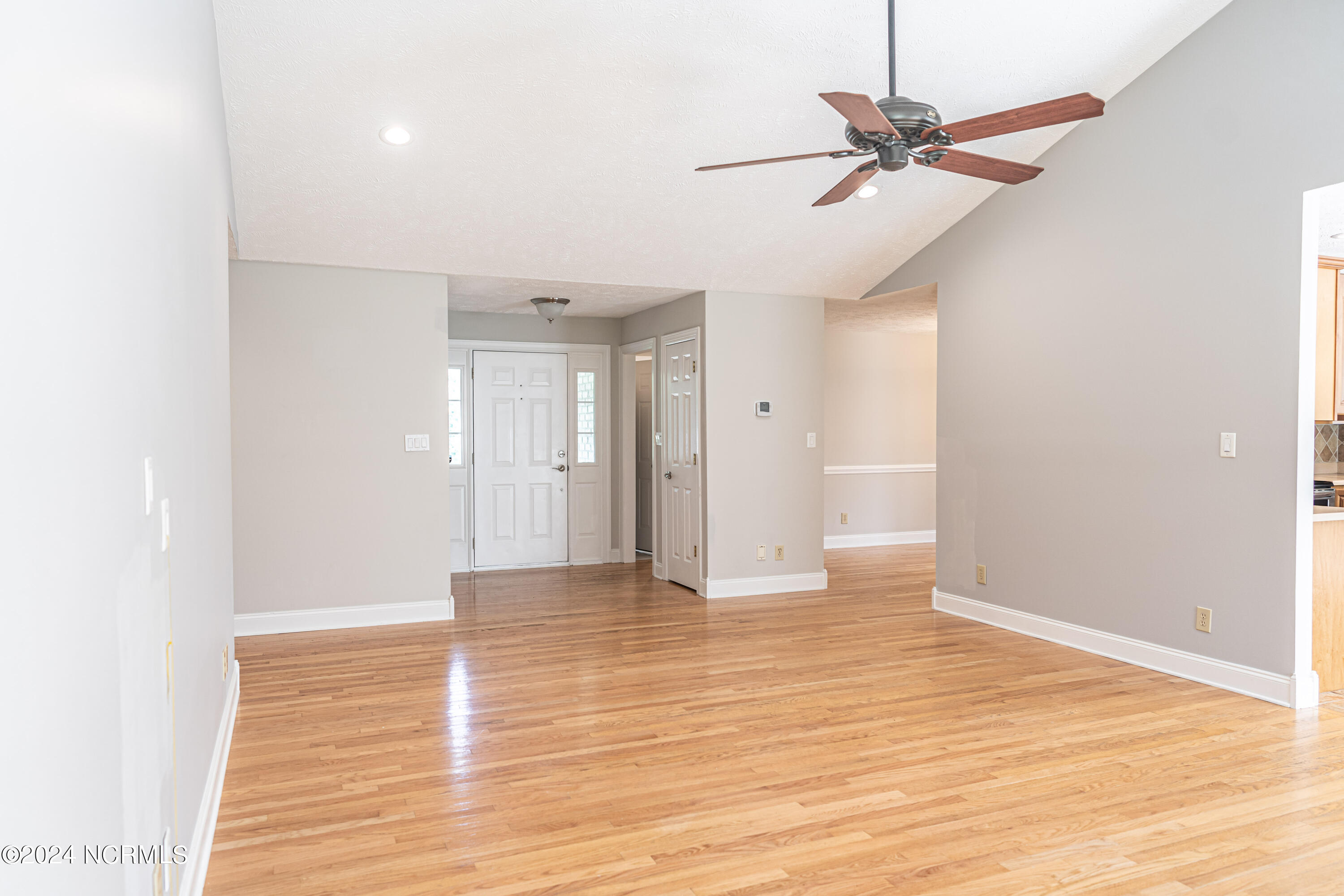 380 Queens Cove Way