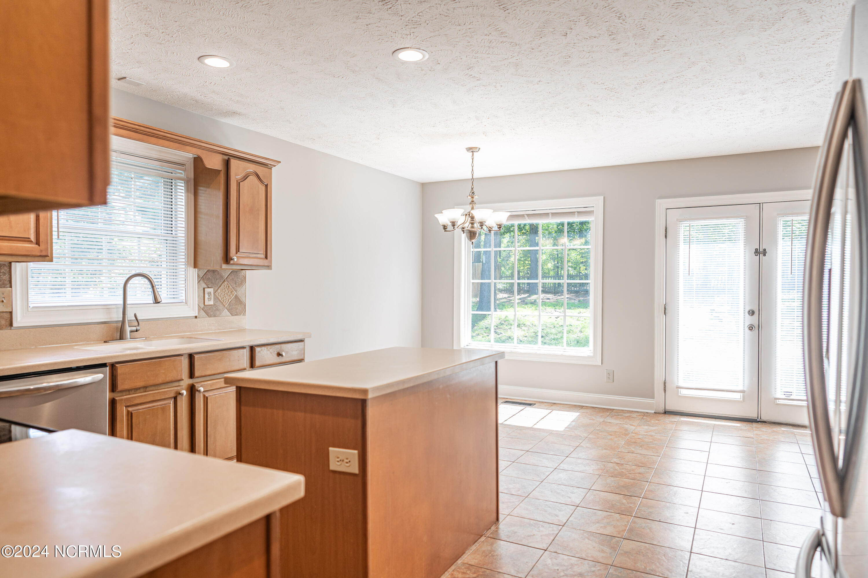 380 Queens Cove Way