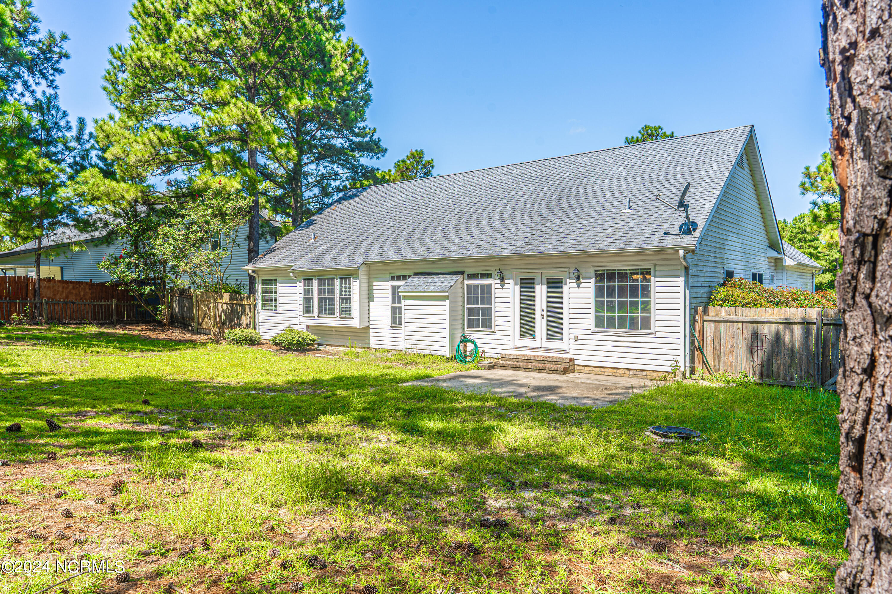 380 Queens Cove Way