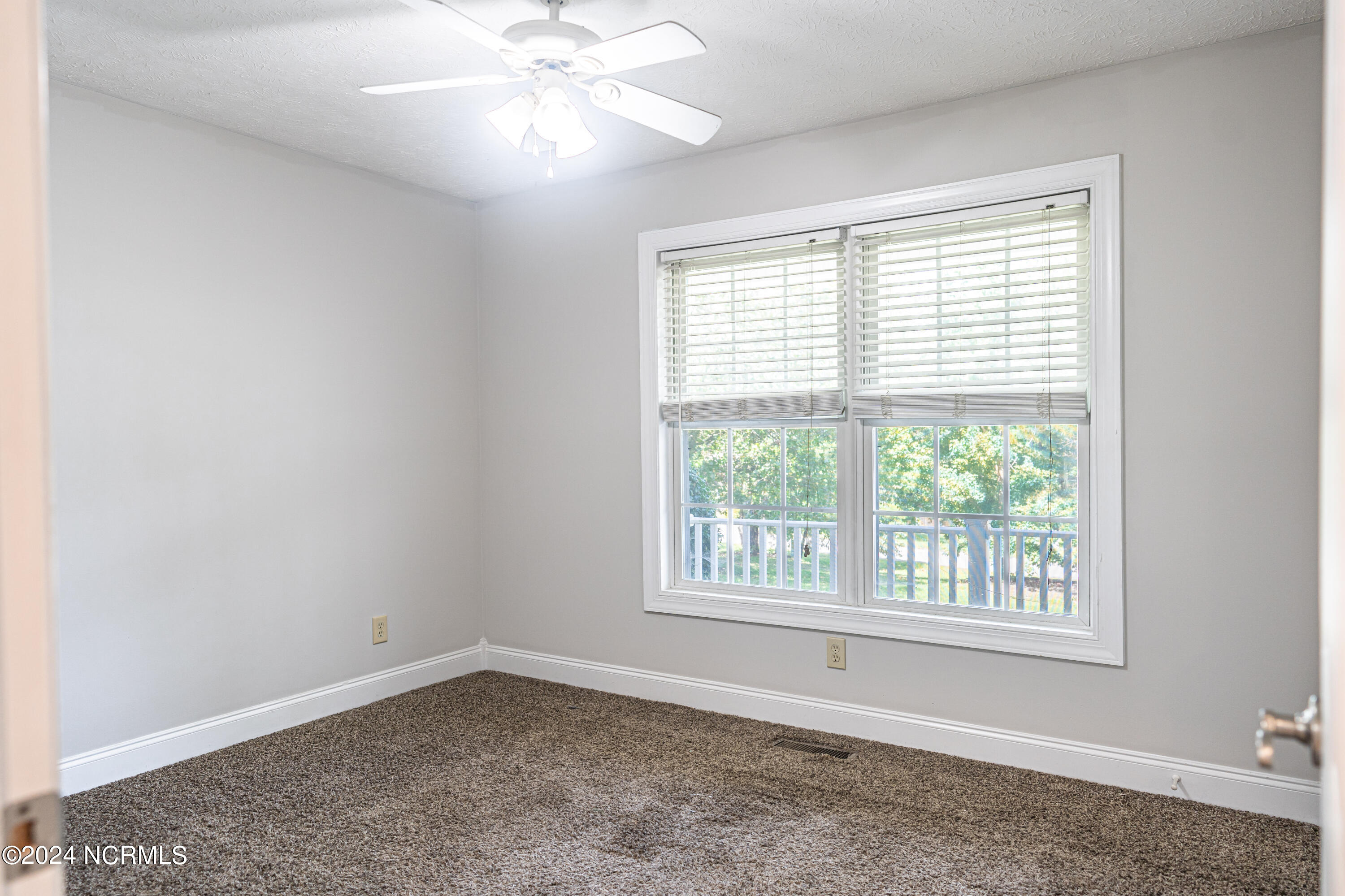 380 Queens Cove Way