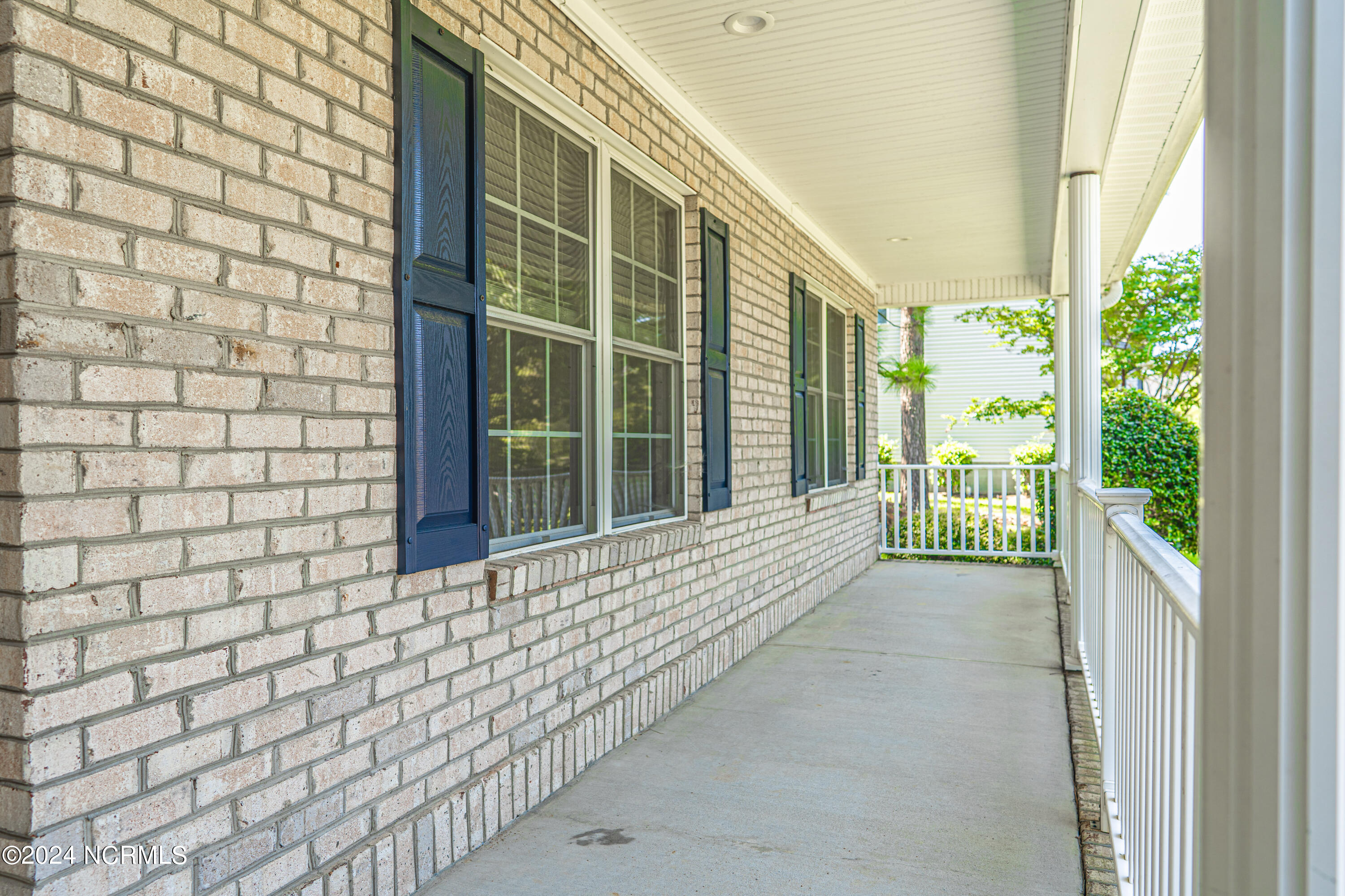 380 Queens Cove Way