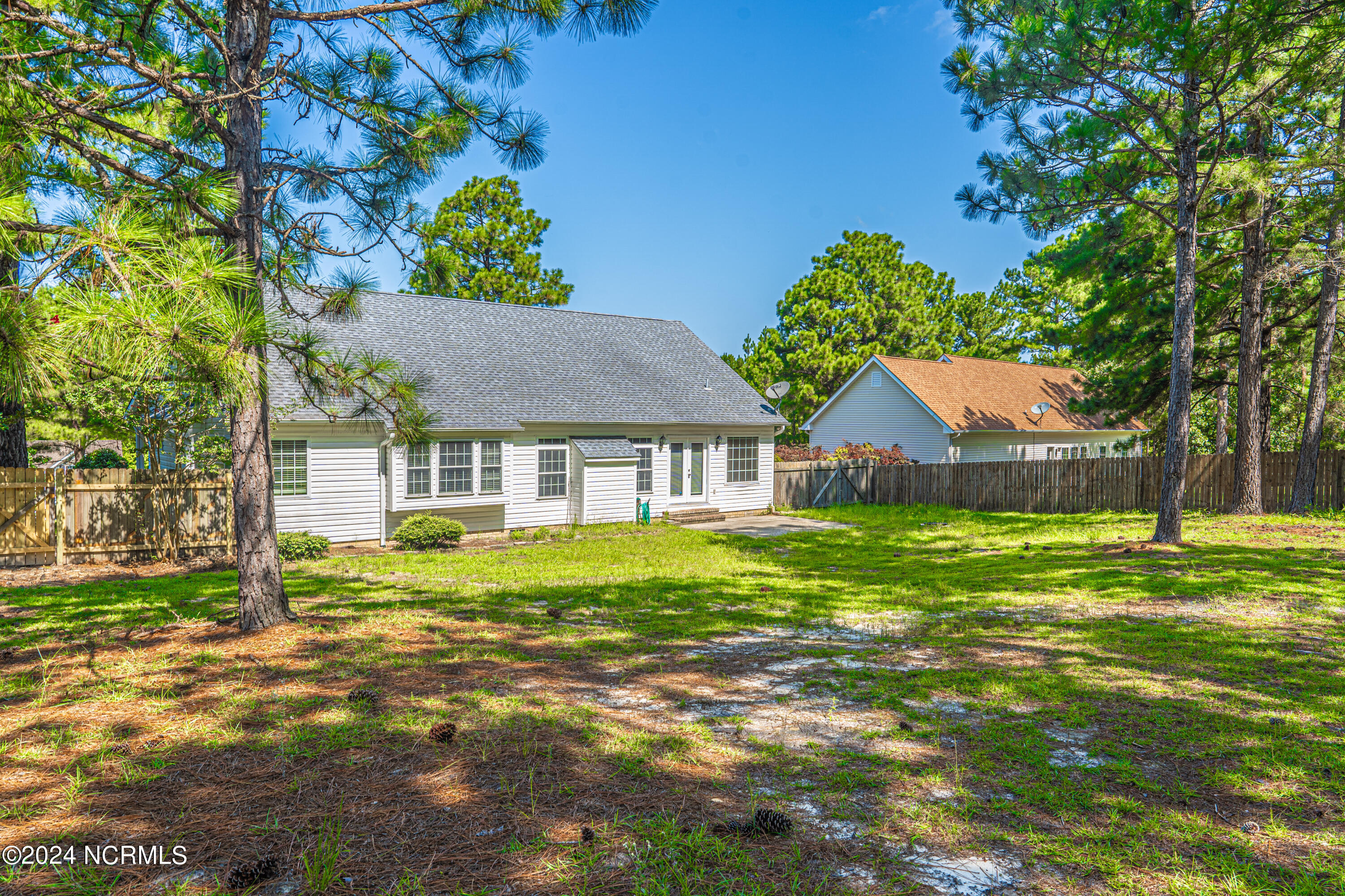 380 Queens Cove Way