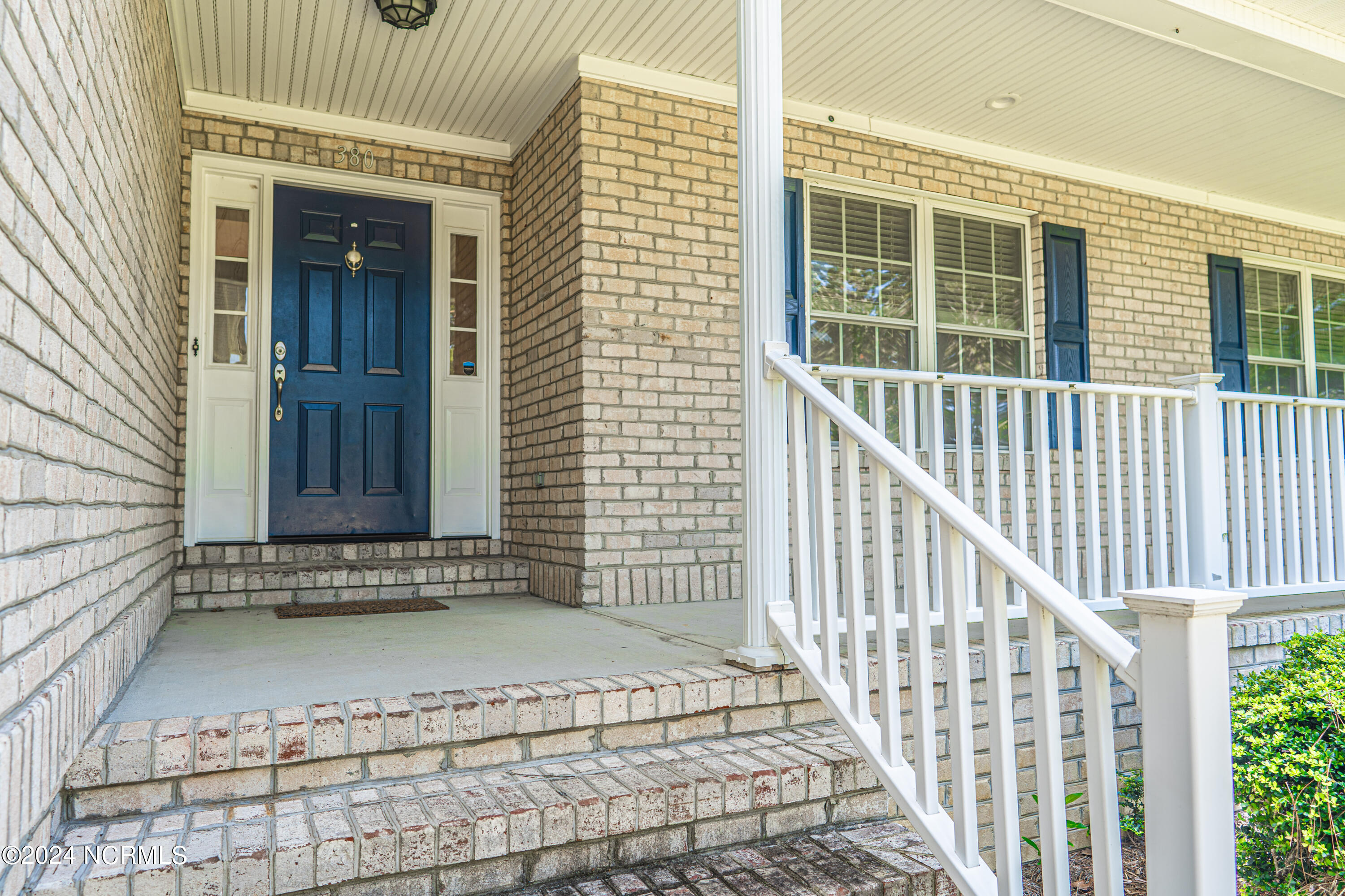 380 Queens Cove Way