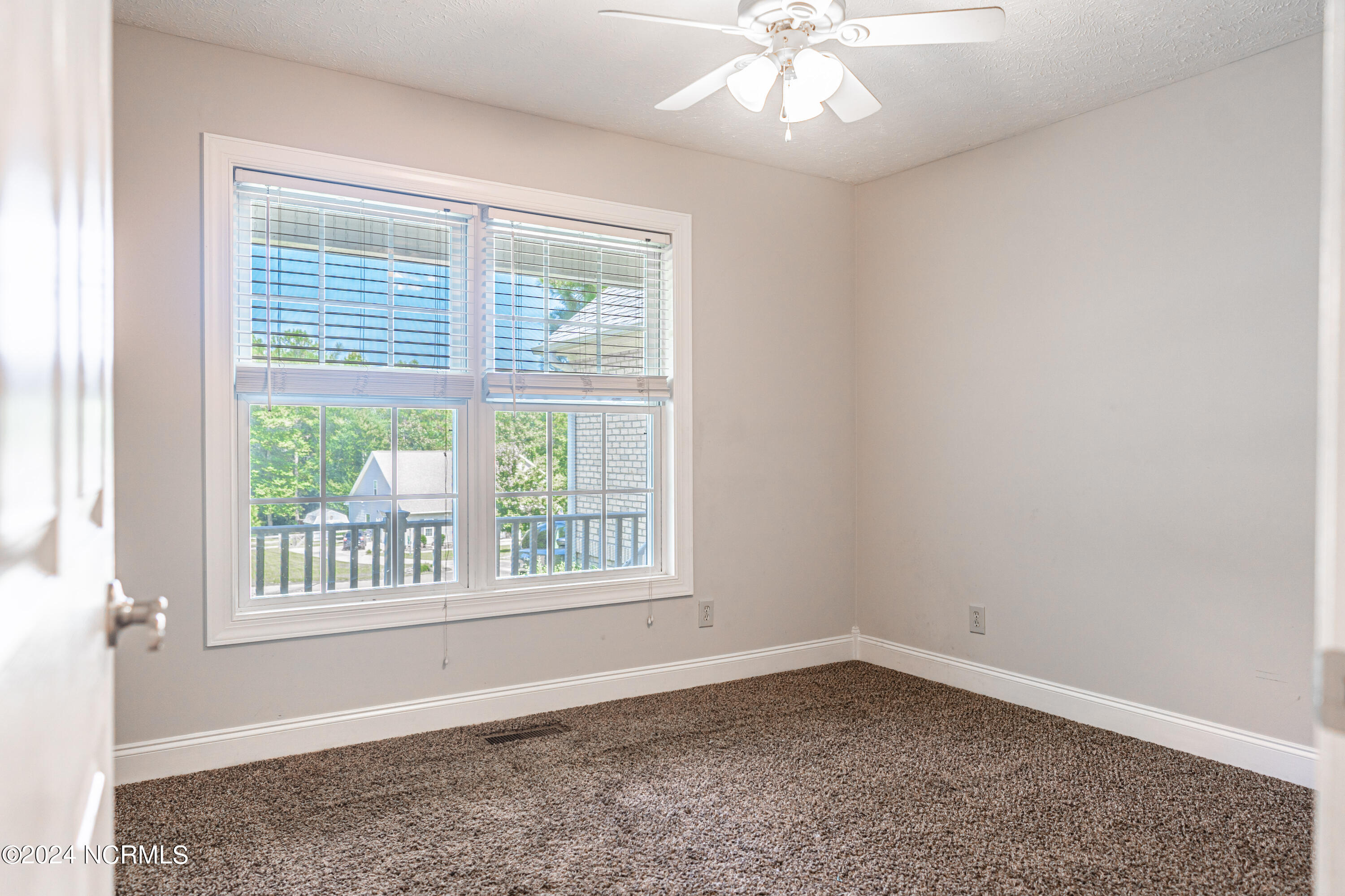 380 Queens Cove Way