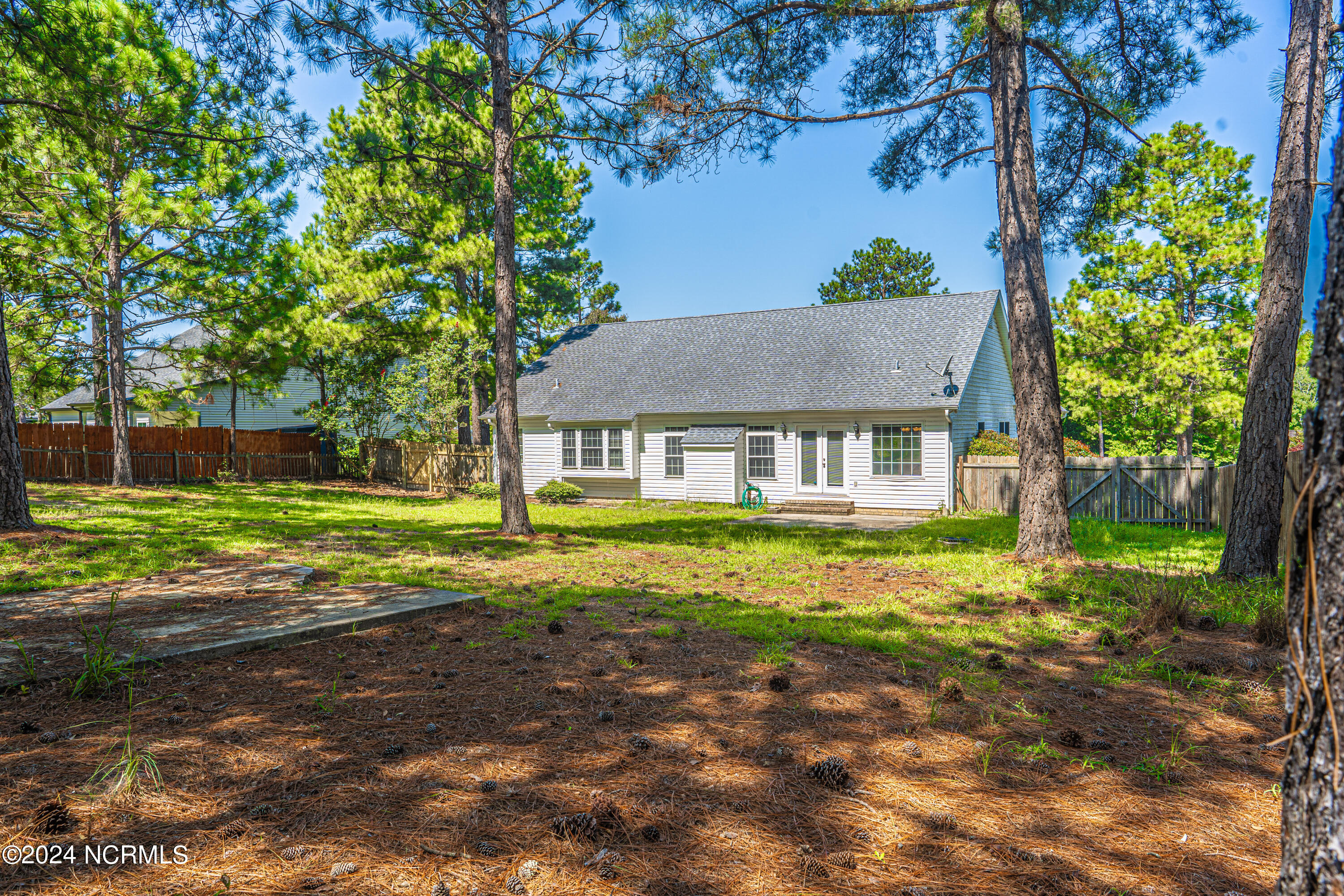 380 Queens Cove Way