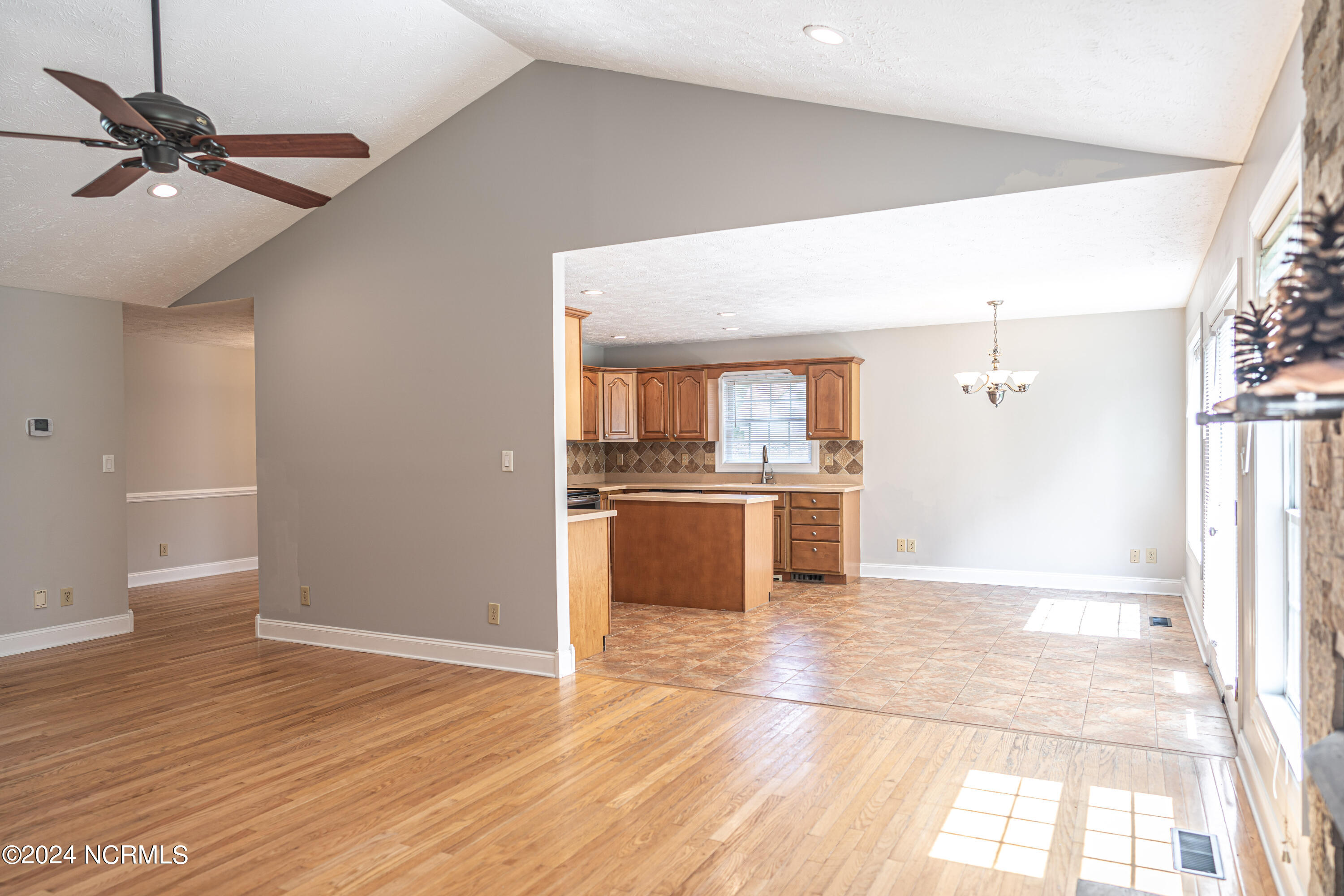 380 Queens Cove Way