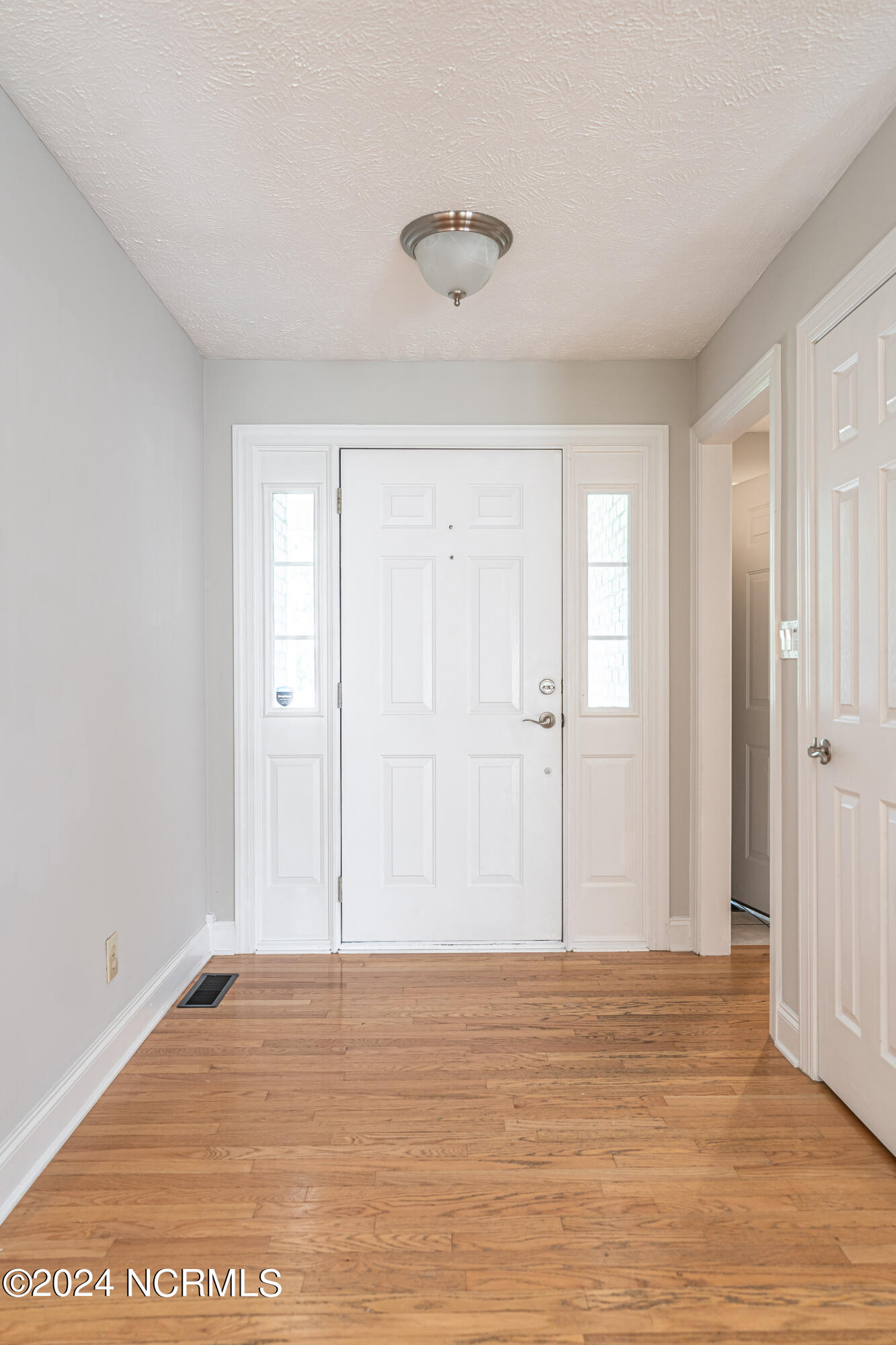 380 Queens Cove Way
