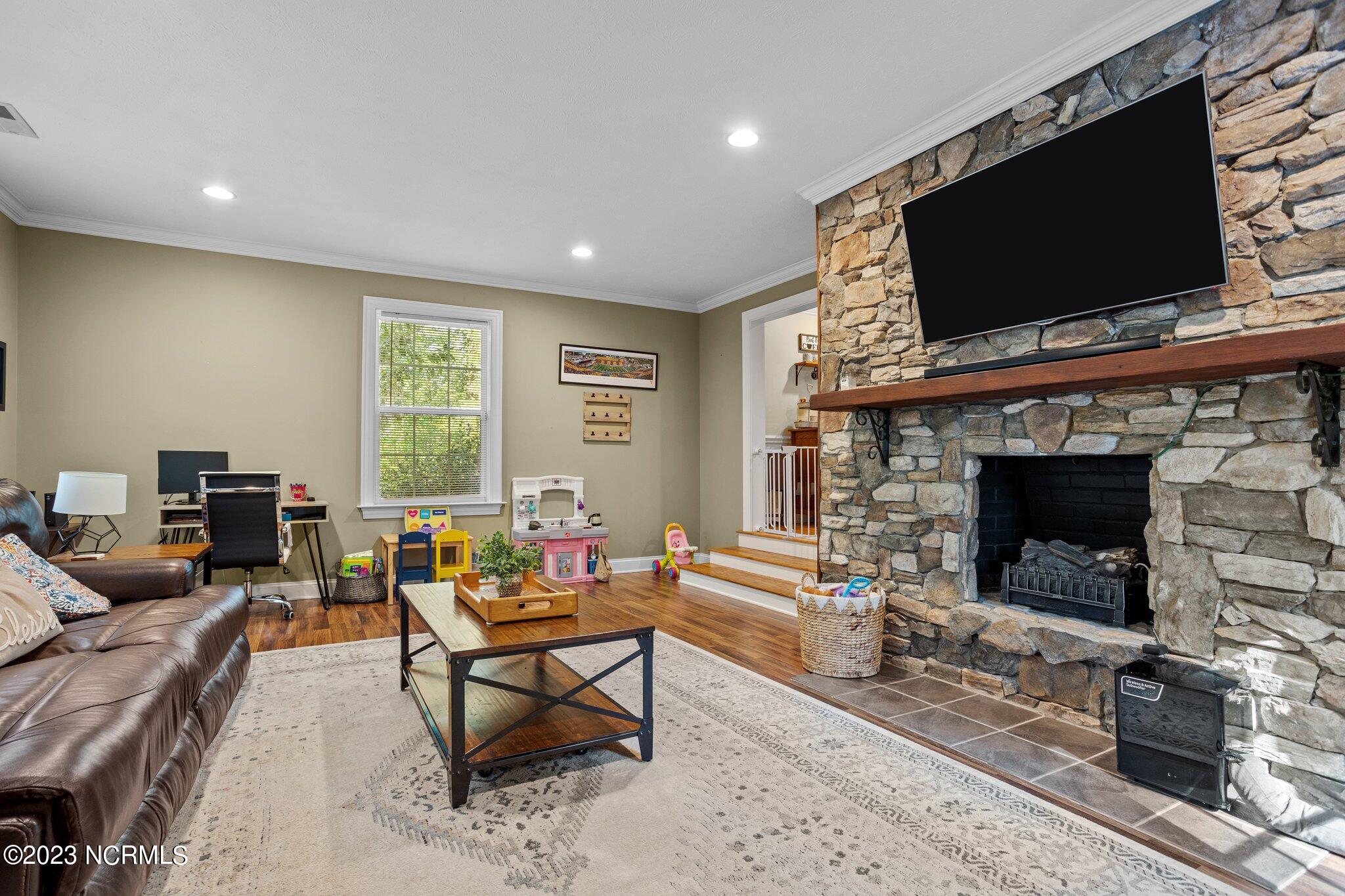 40 Torrey Pines Lane