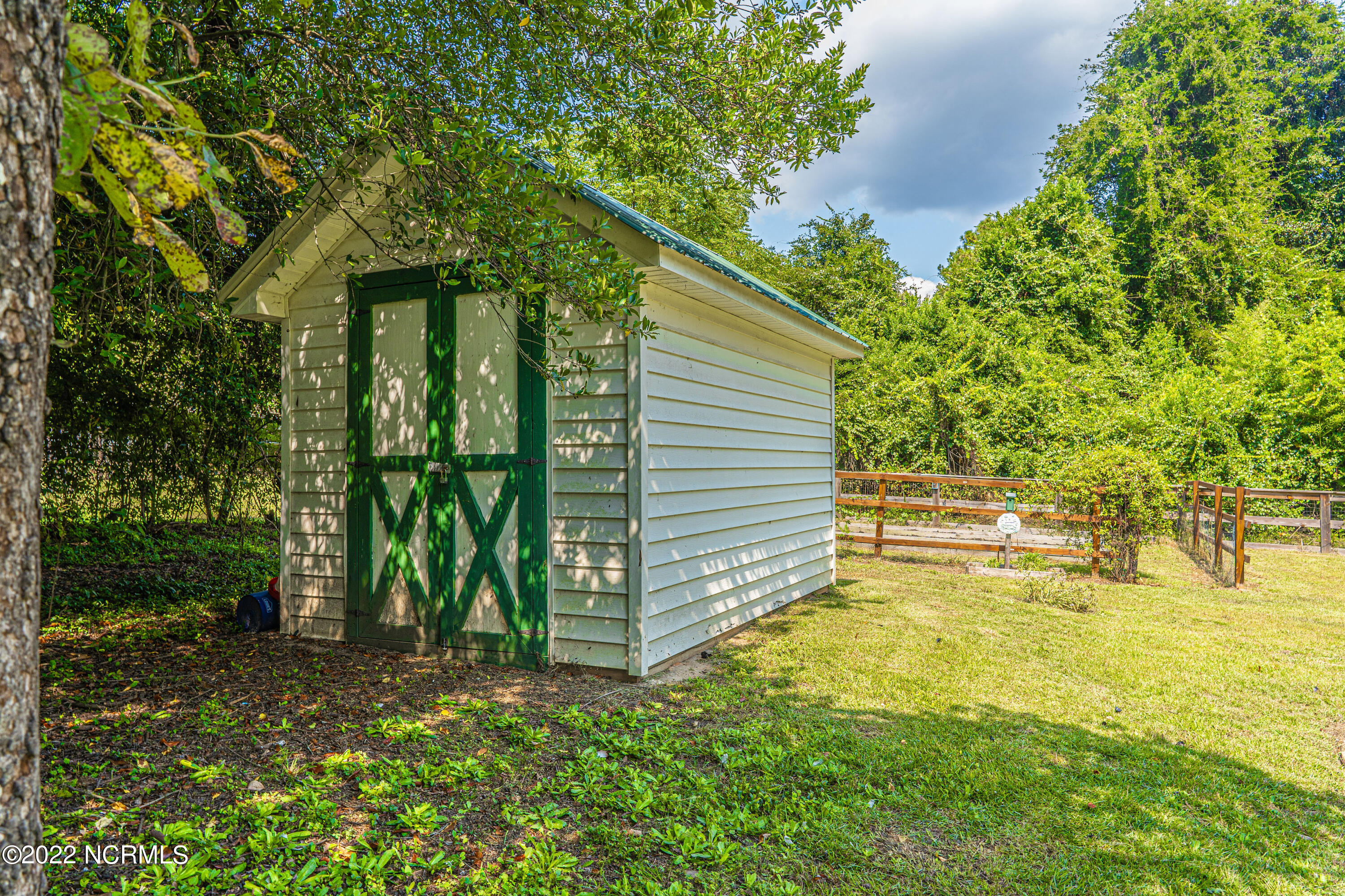 560 E New England Avenue