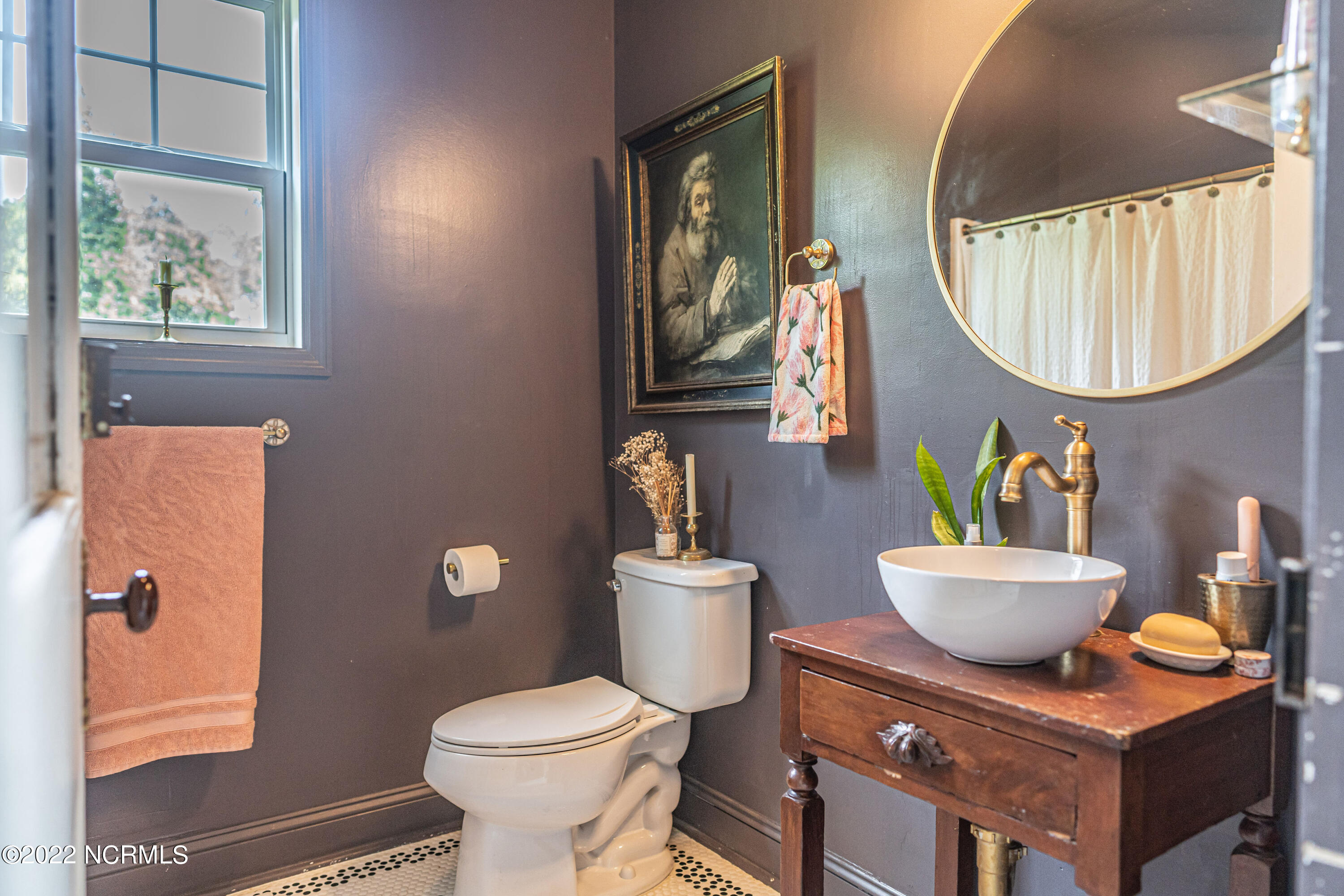 560 E New England Avenue