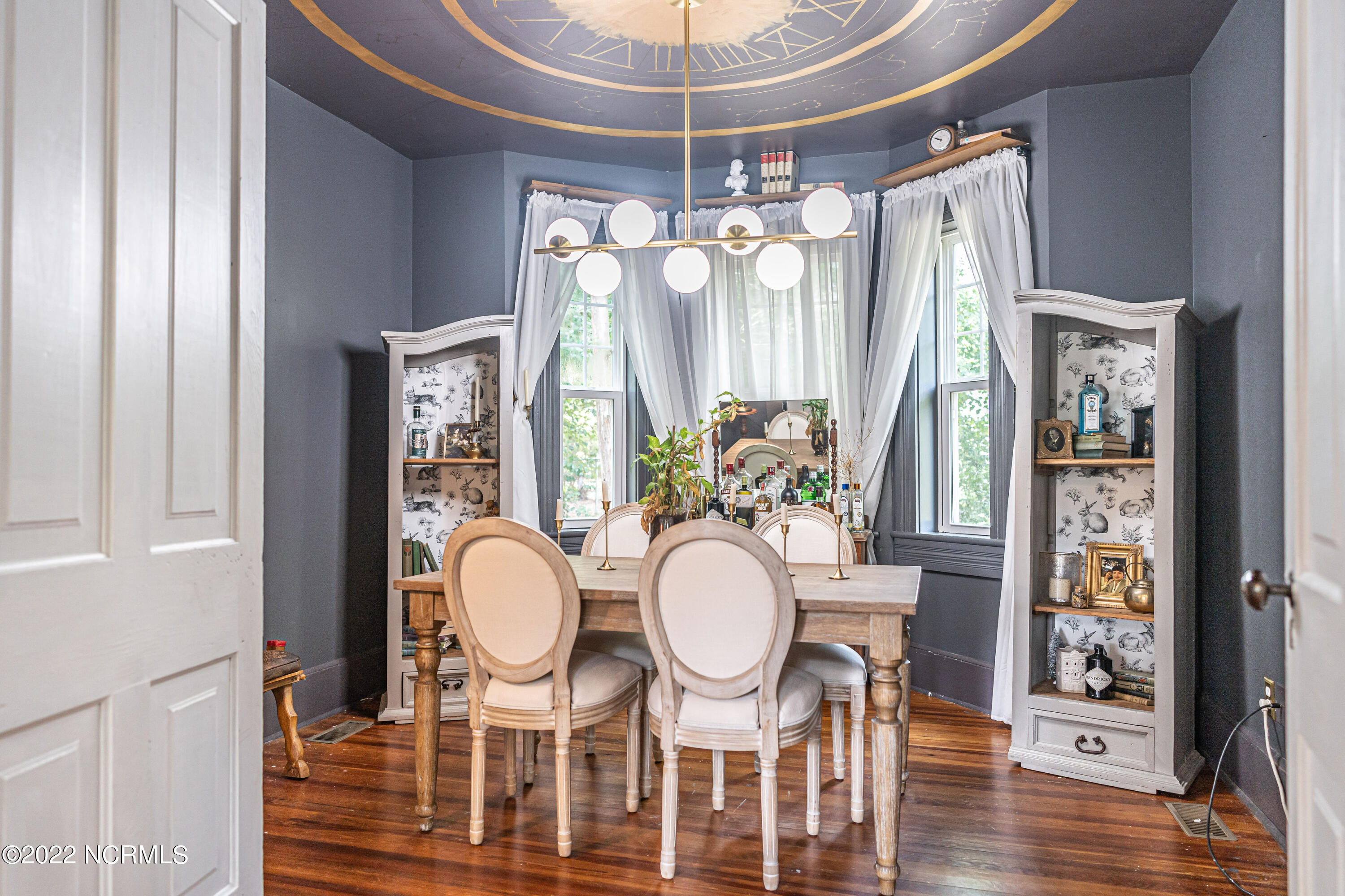 560 E New England Avenue