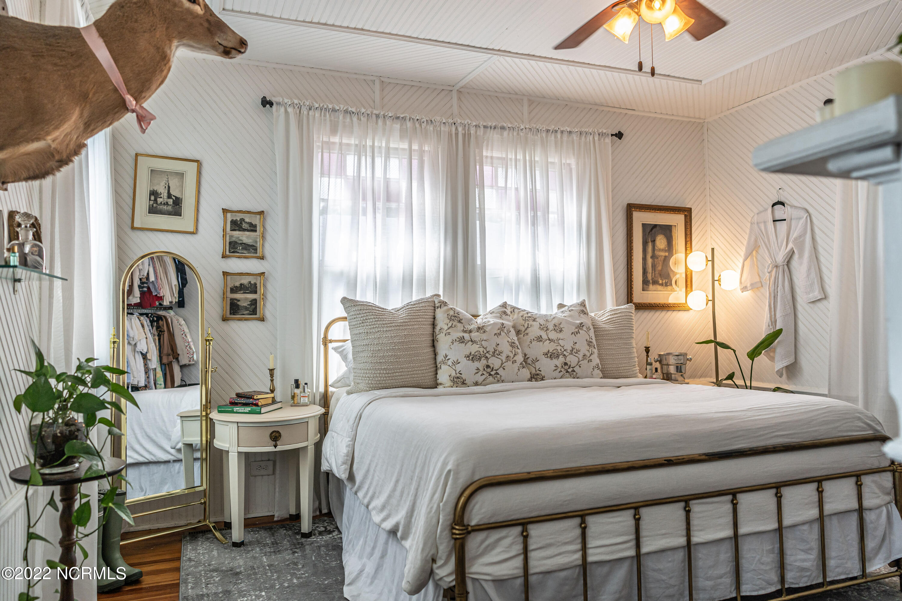 560 E New England Avenue