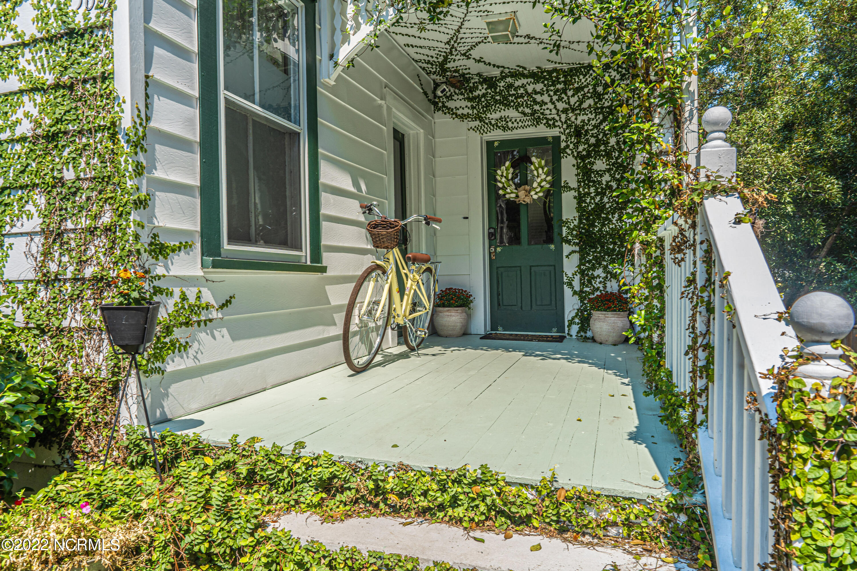 560 E New England Avenue