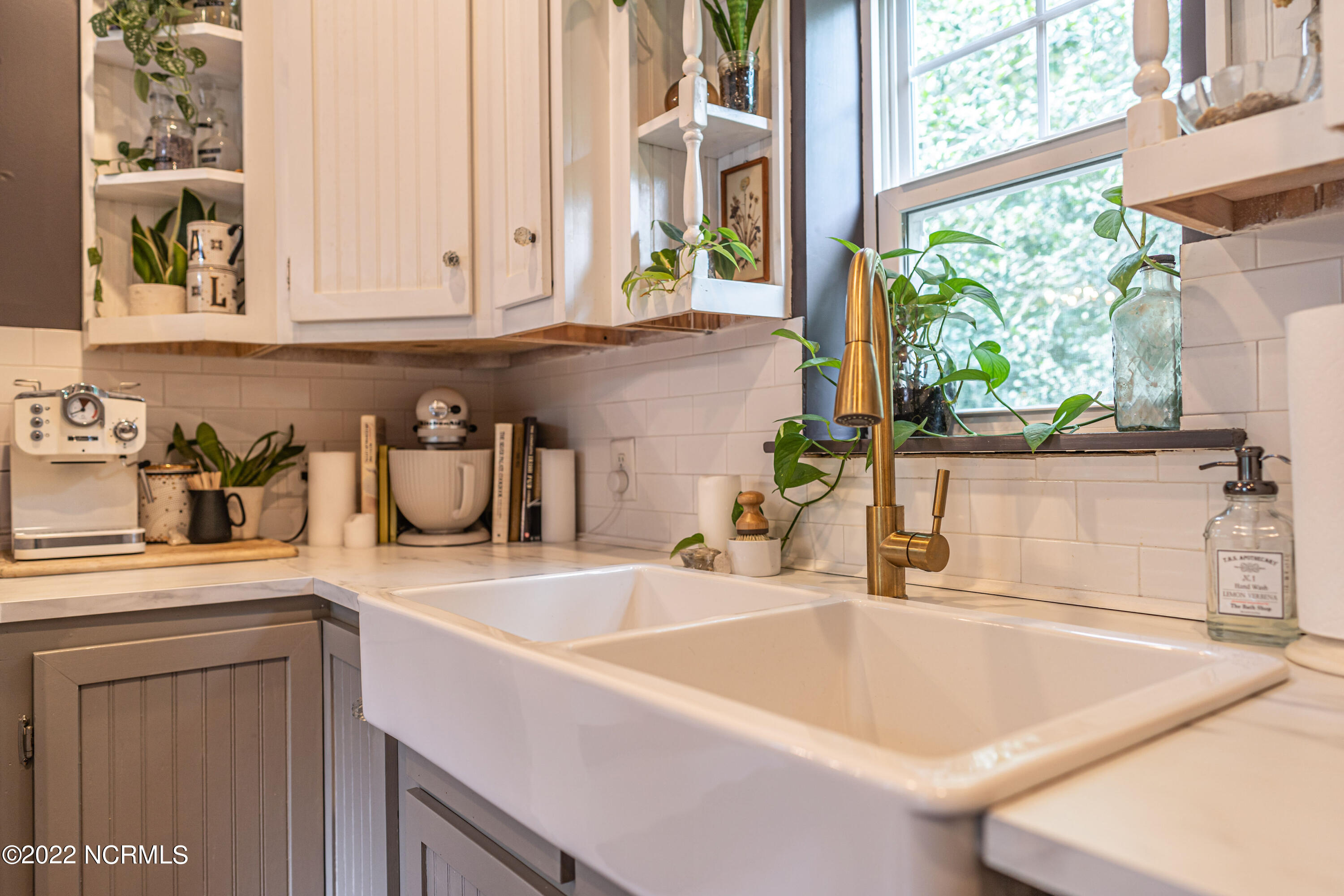 560 E New England Avenue